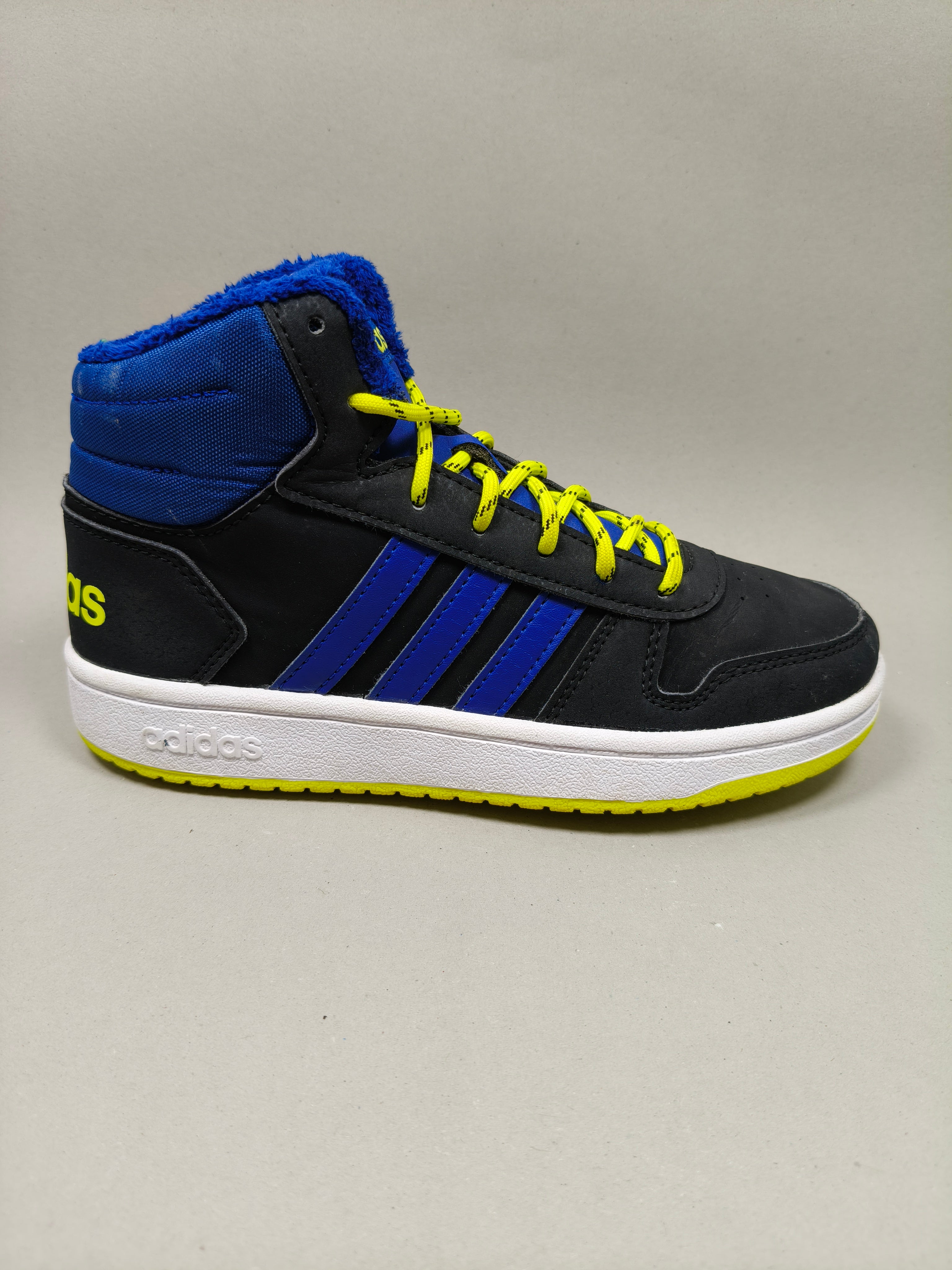 Adidas Neo Hoops . Size : EUR  34 | Excellent+