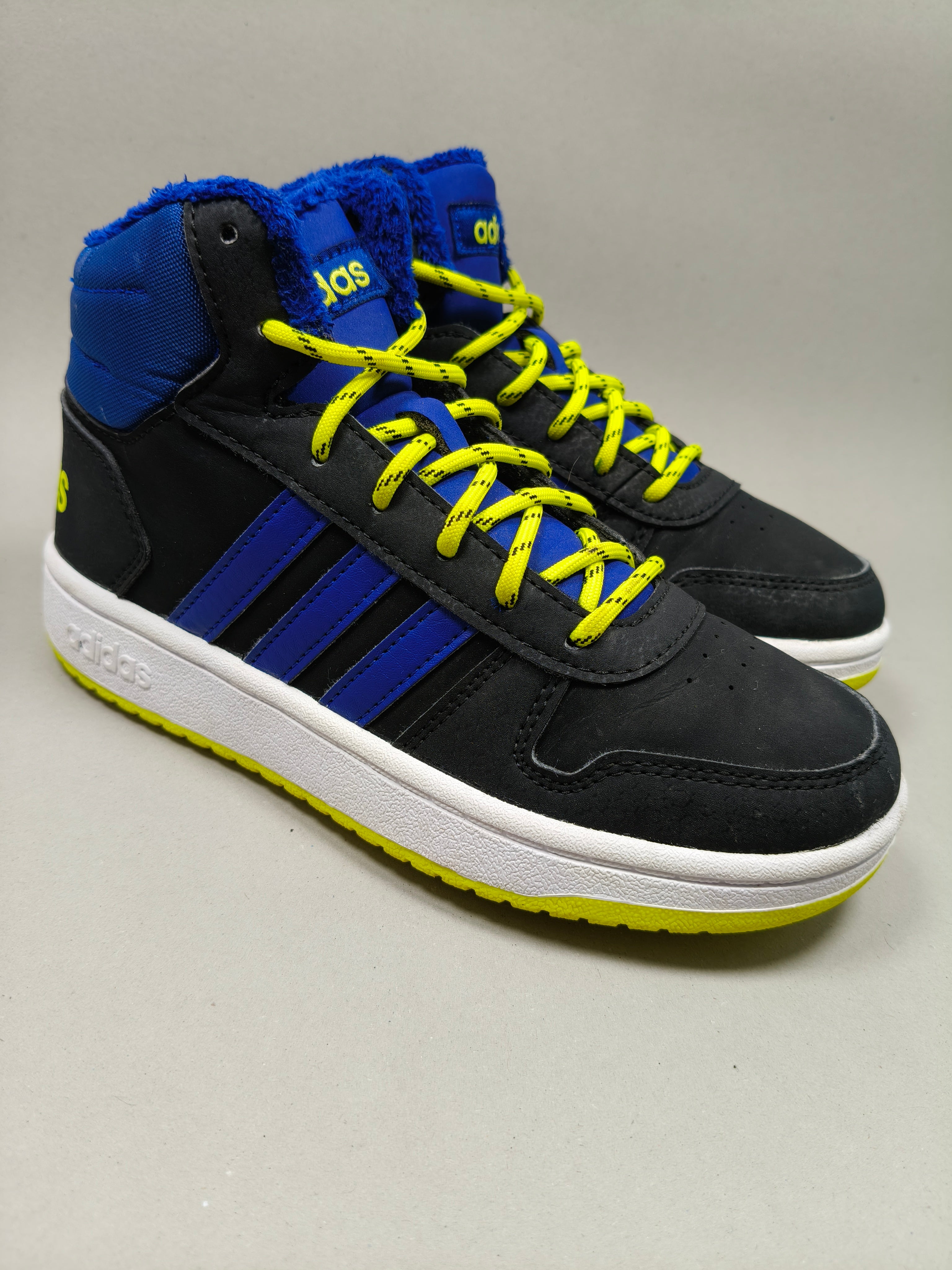 Adidas Neo Hoops . Size : EUR  34 | Excellent+