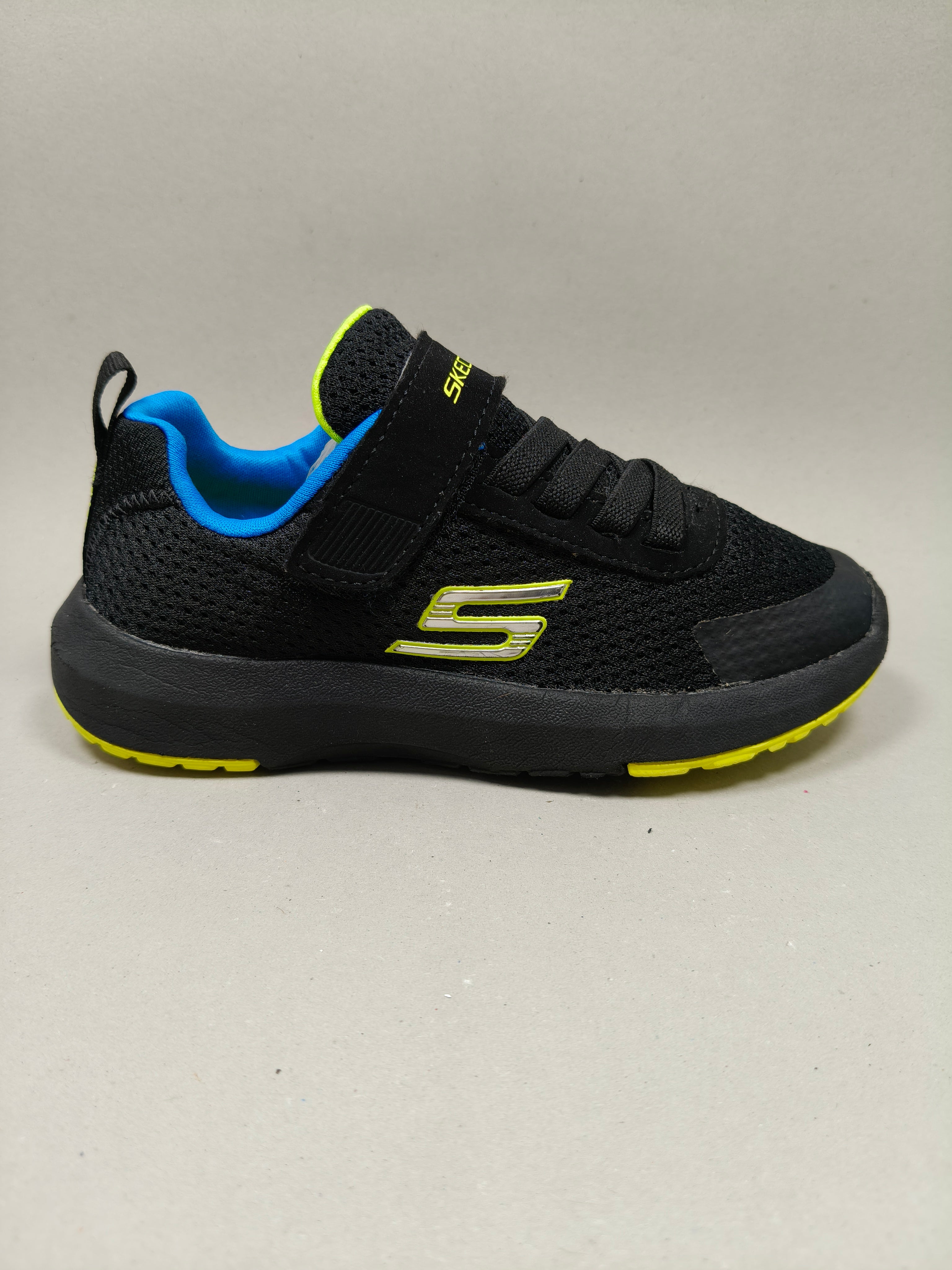 Skechers Dynamic Tread . Size : EUR  28 | Premium
