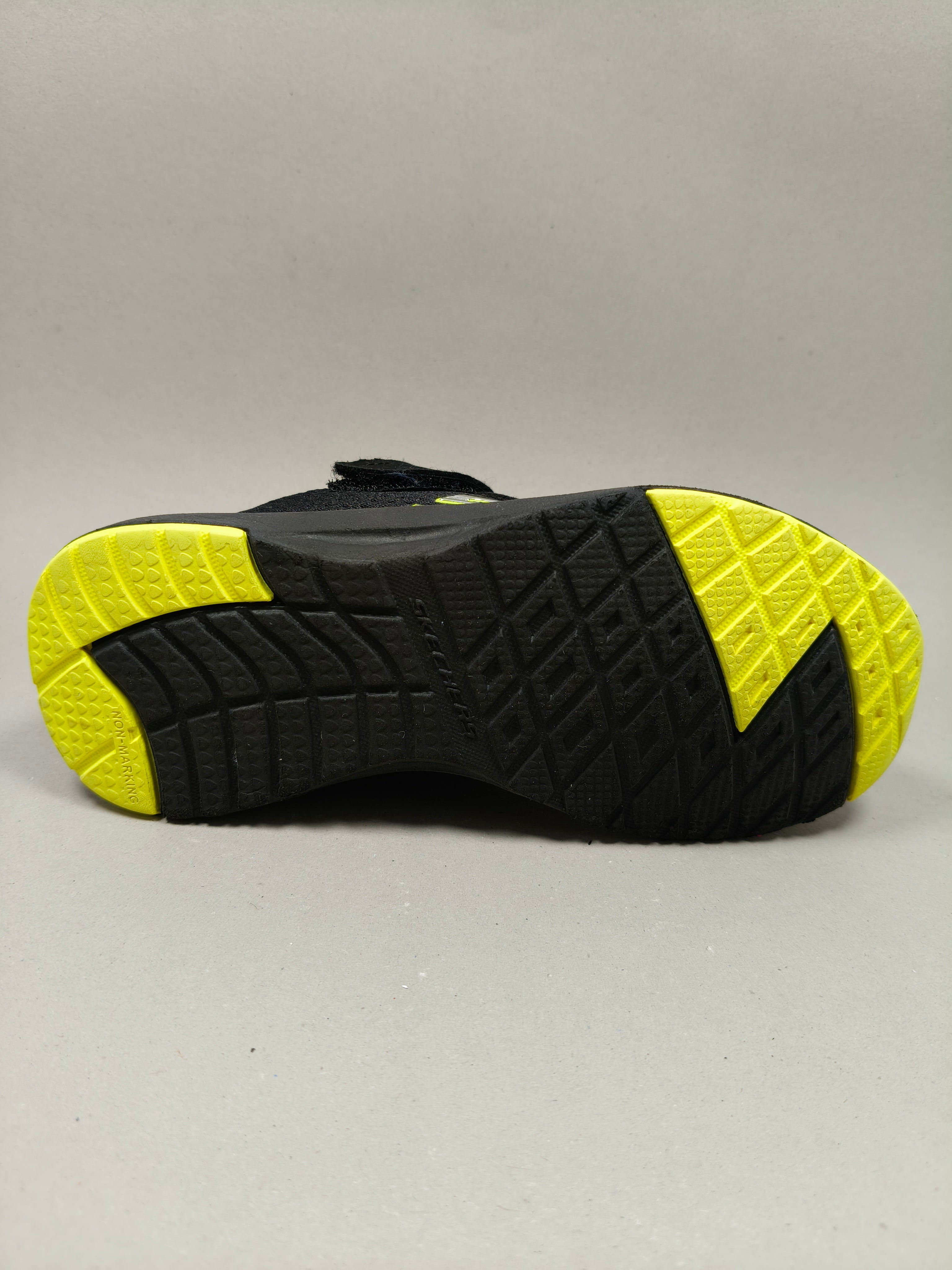 Skechers Dynamic Tread . Size : EUR  28 | Premium