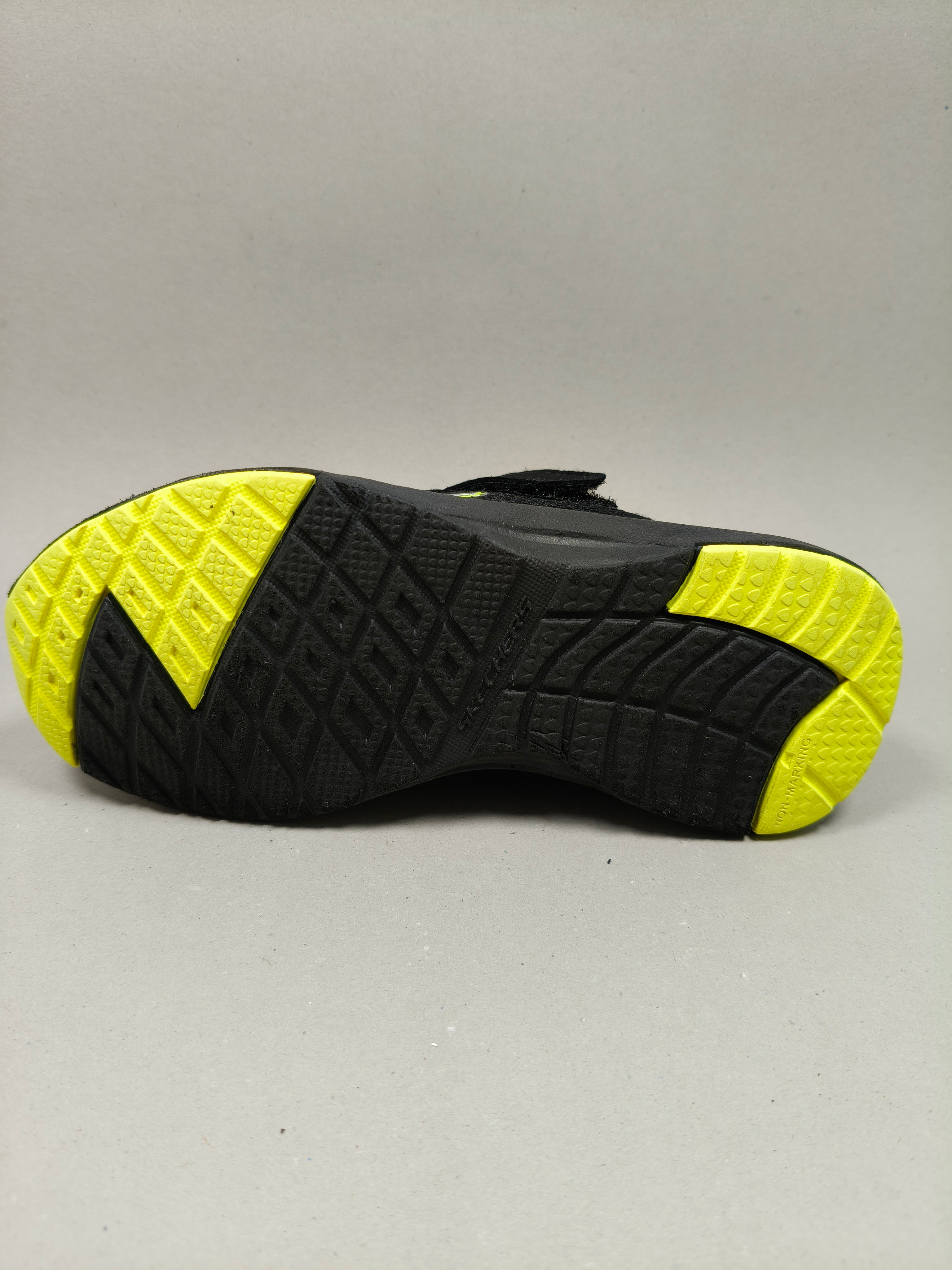 Skechers Dynamic Tread . Size : EUR  28 | Premium