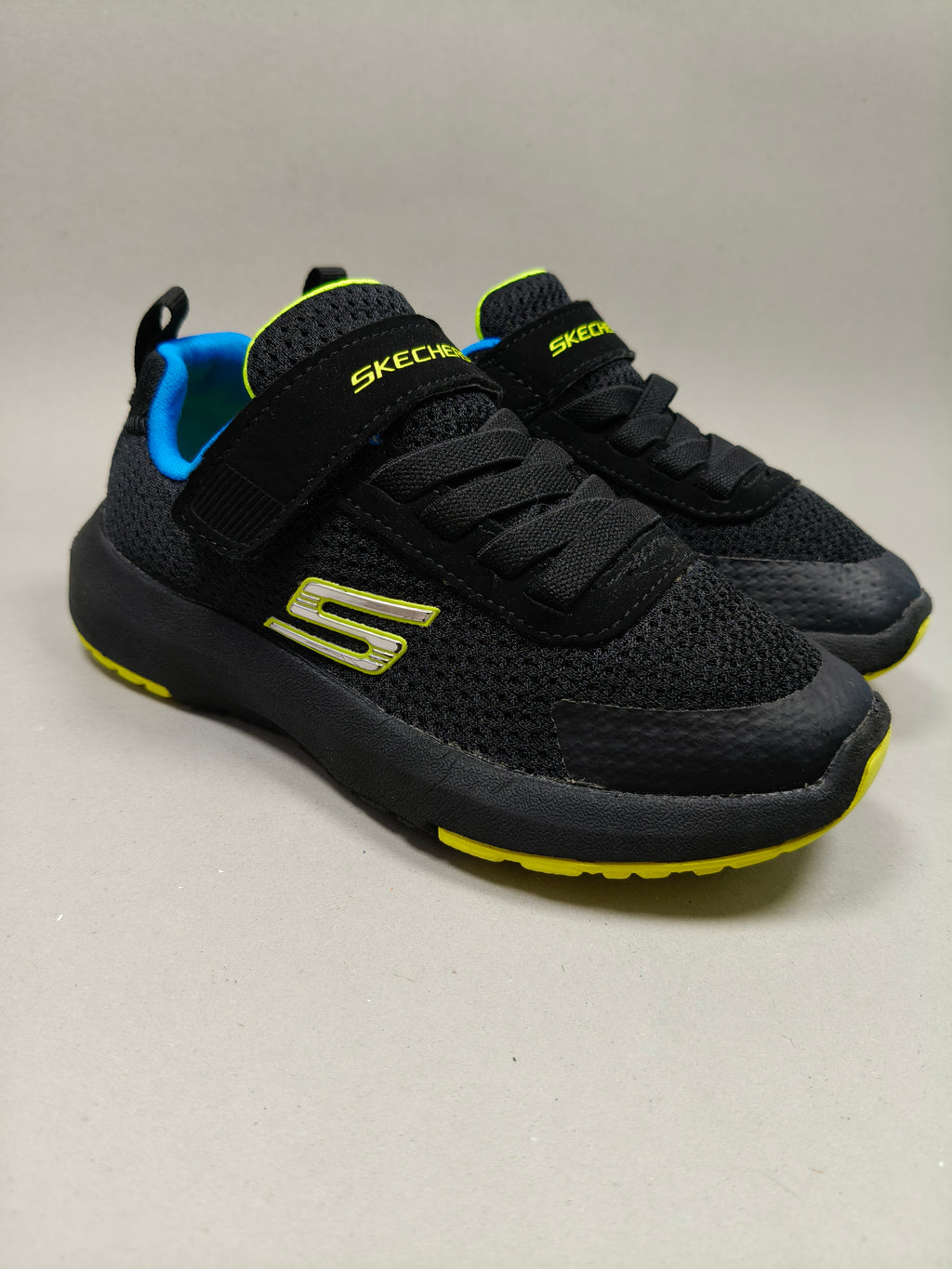 Skechers Dynamic Tread . Size : EUR  28 | Premium