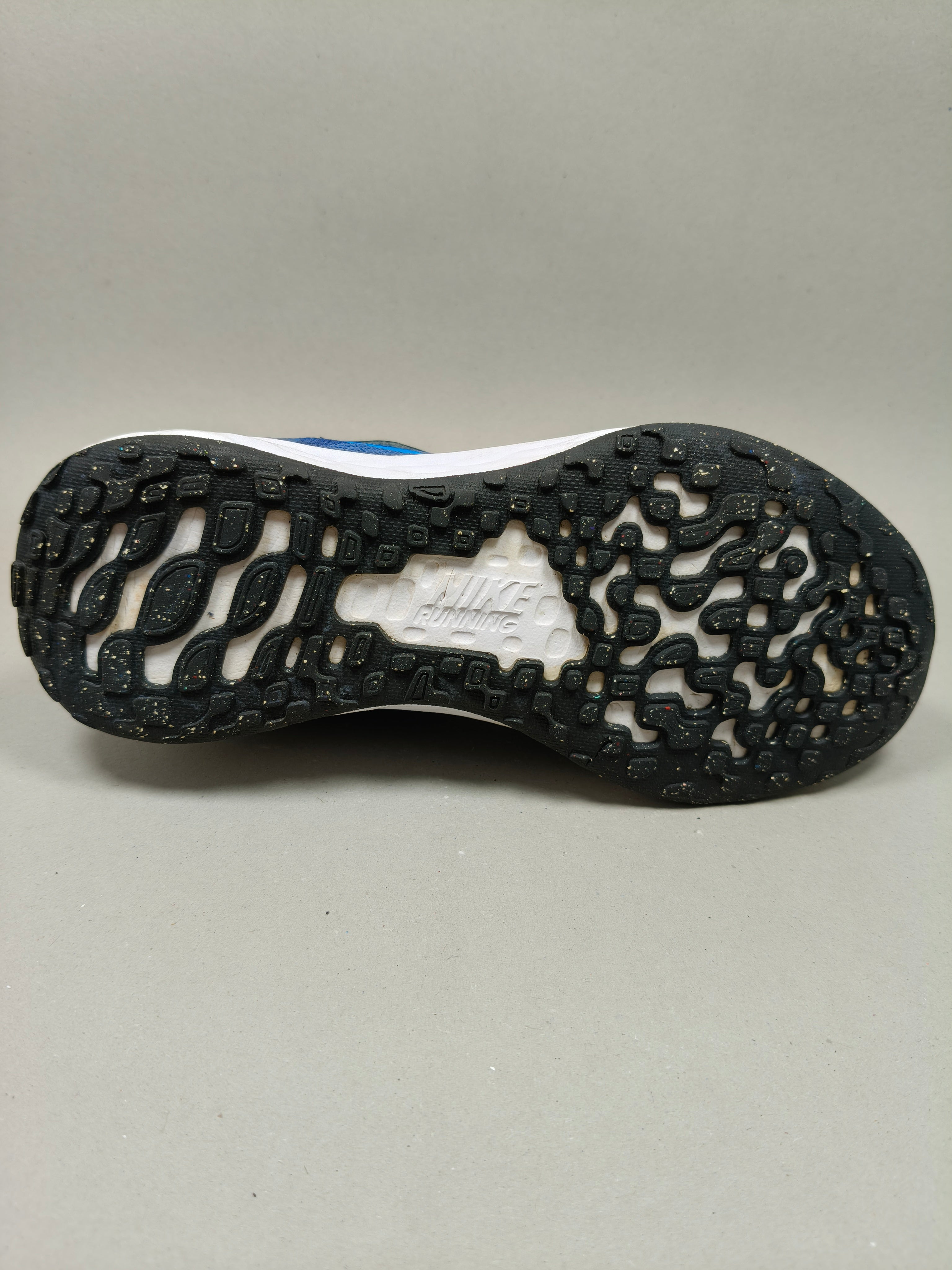 Nike Revolution . Size : EUR  33 | Premium