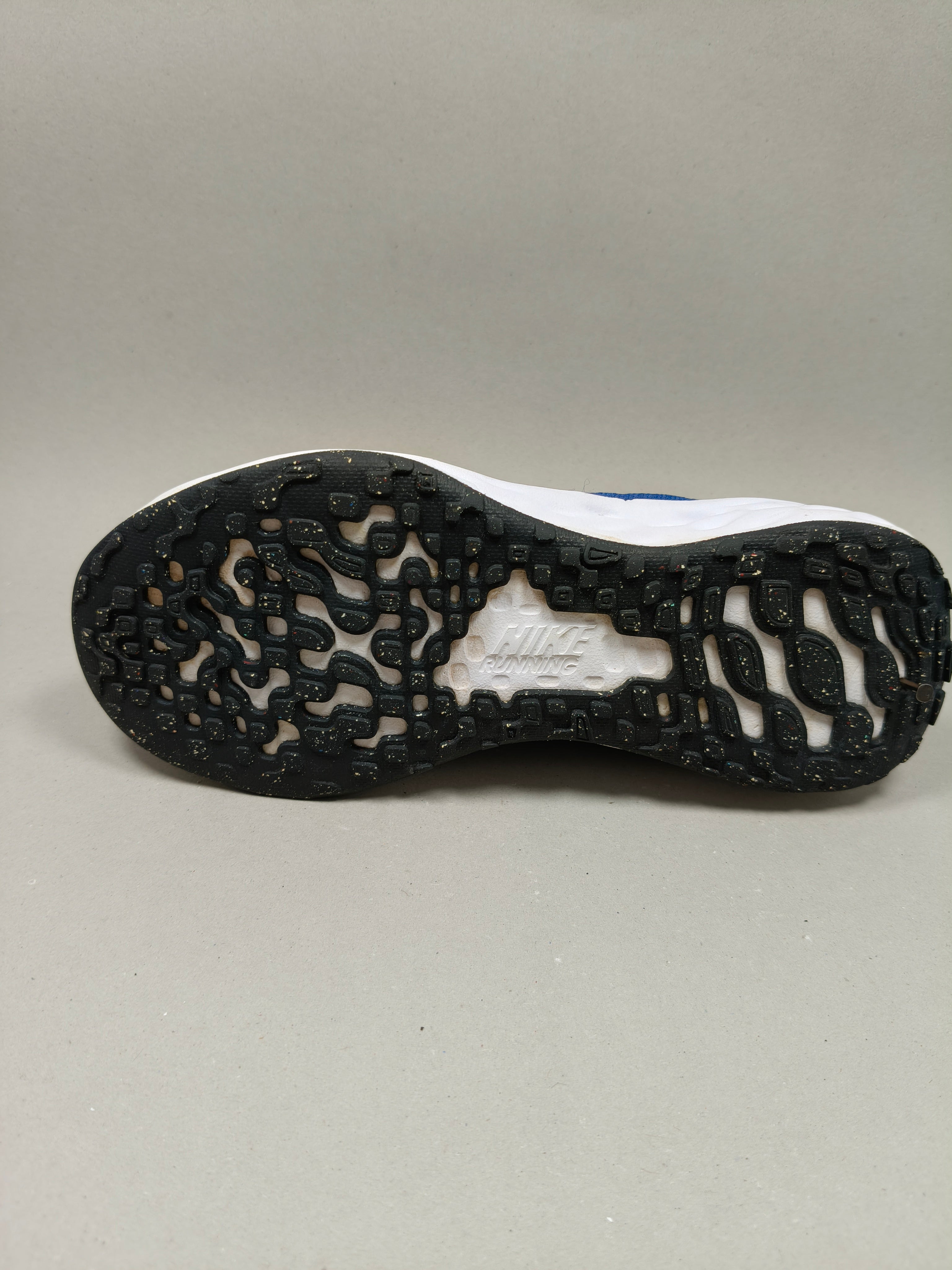 Nike Revolution . Size : EUR  33 | Premium