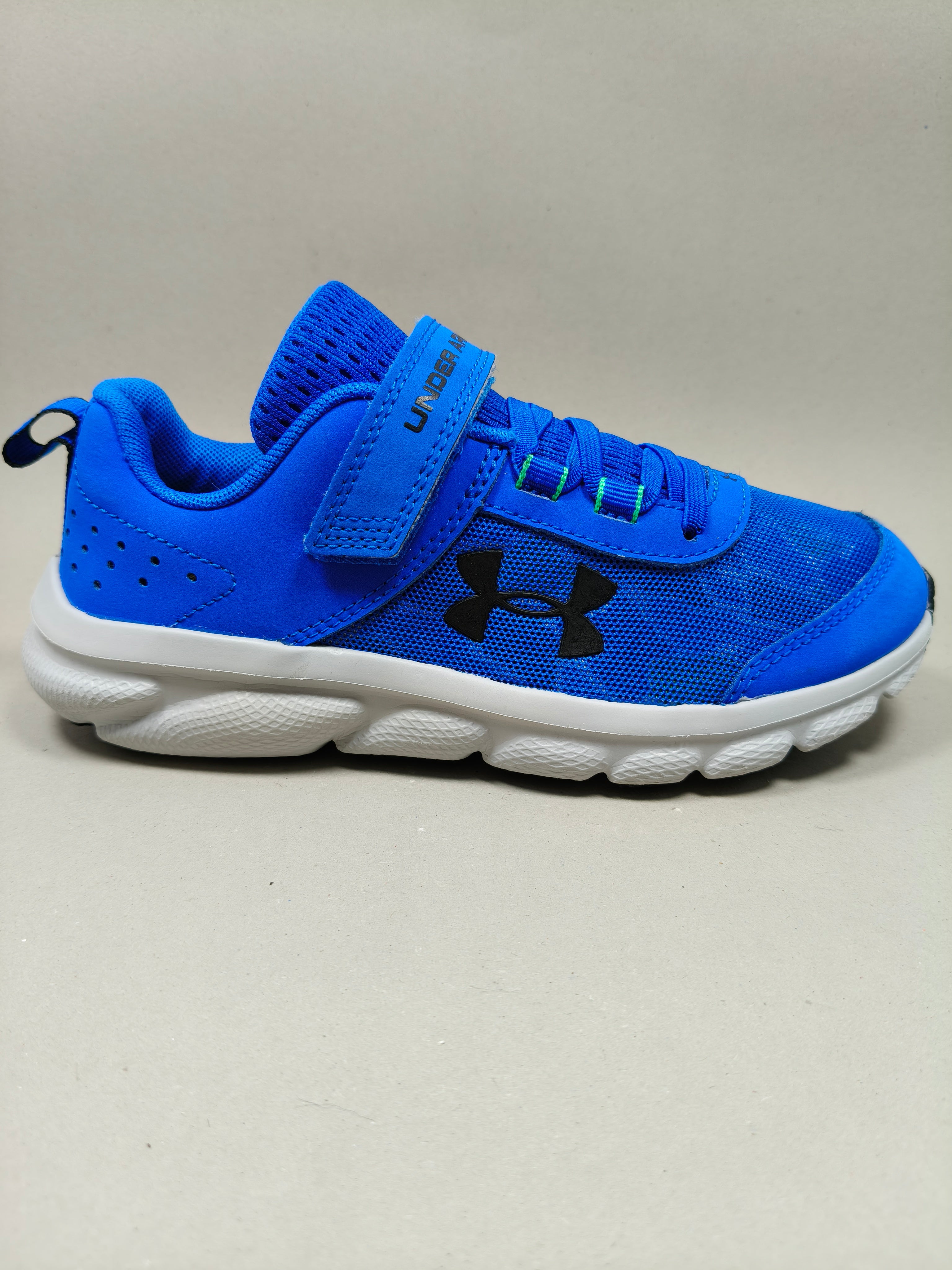 Under Armour Asert . Size : EUR  33 | Premium