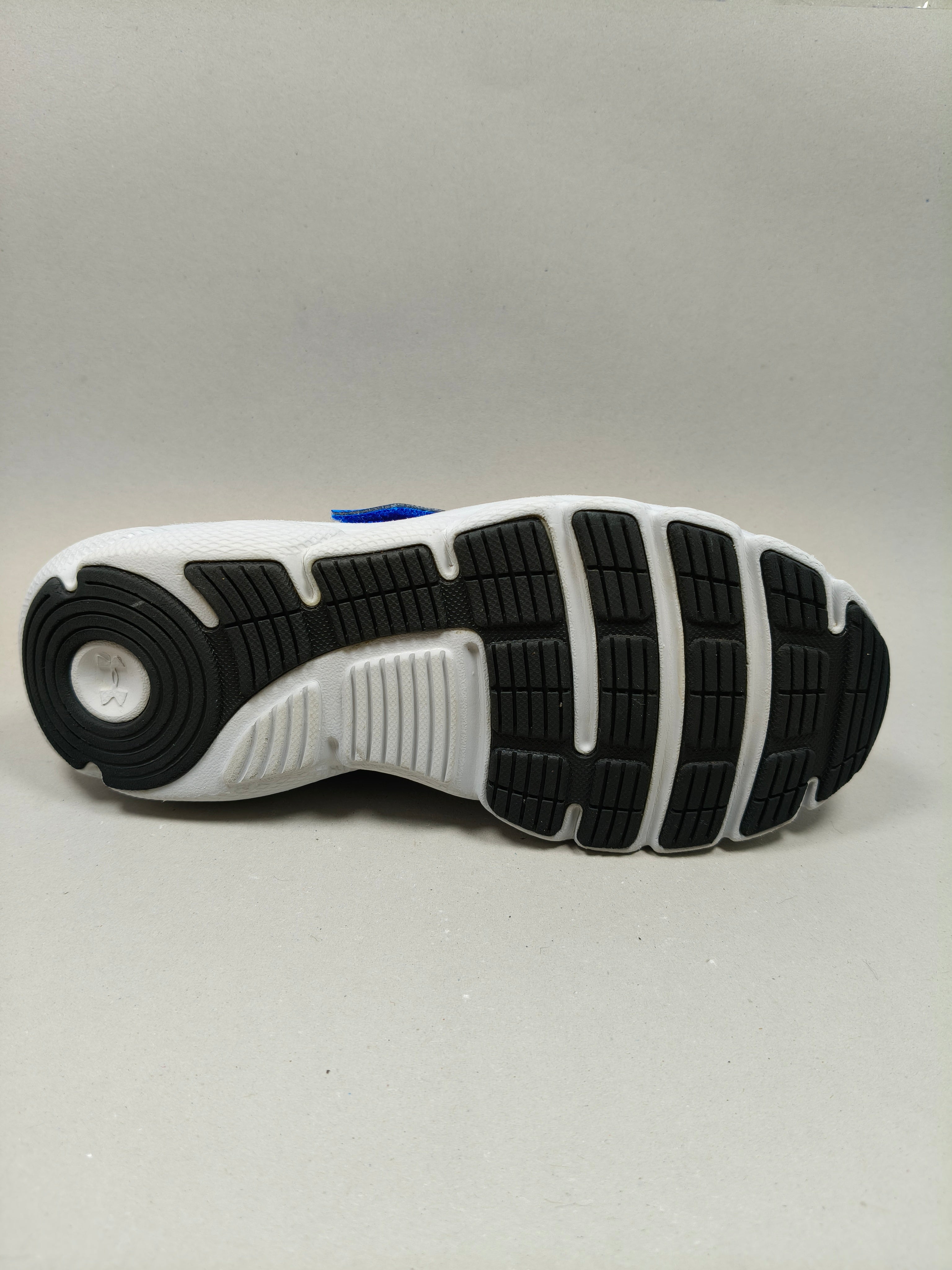 Under Armour Asert . Size : EUR  33 | Premium