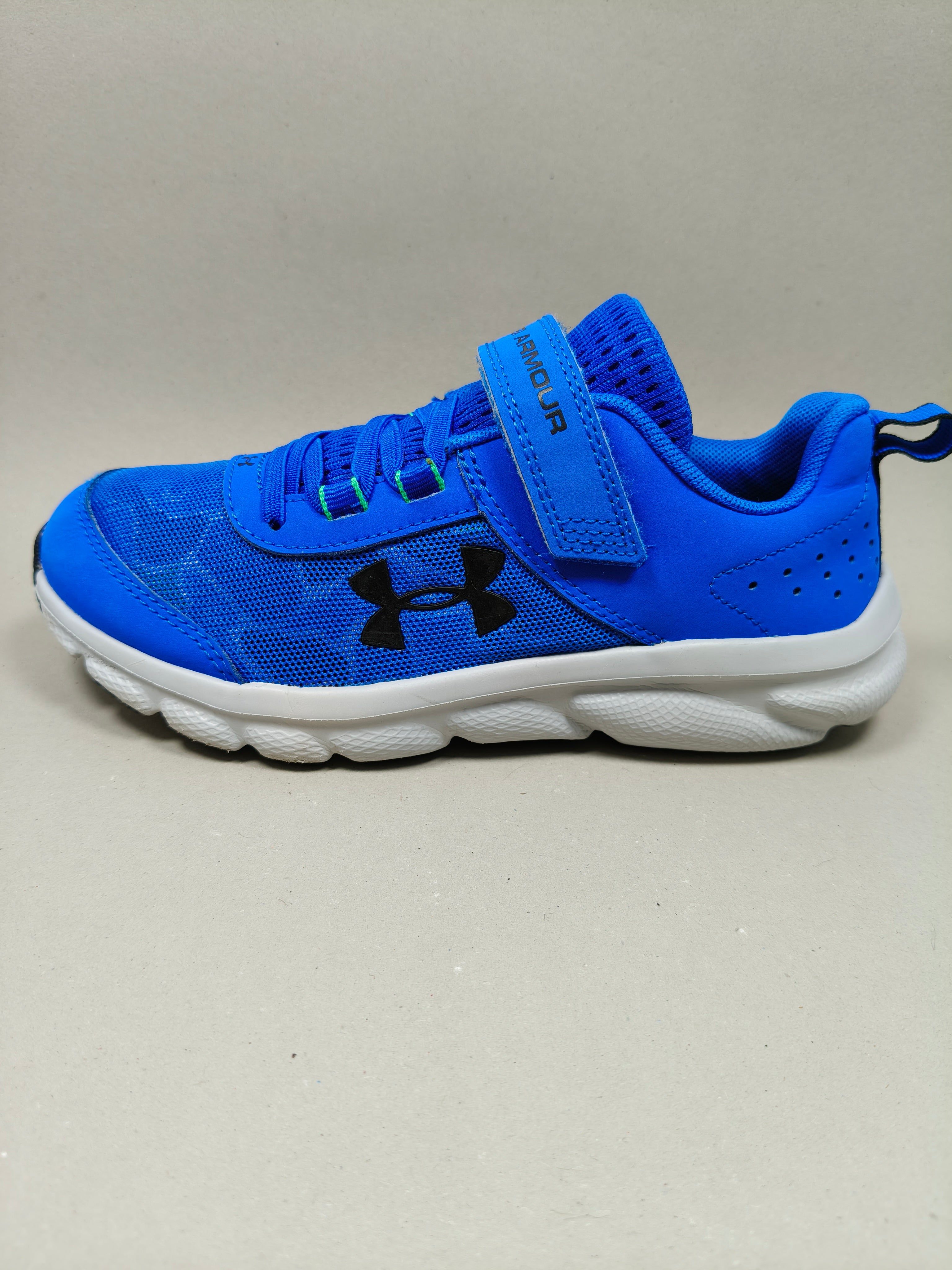 Under Armour Asert . Size : EUR  33 | Premium