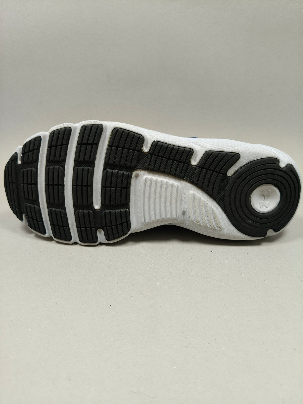 Under Armour Asert . Size : EUR  33 | Premium