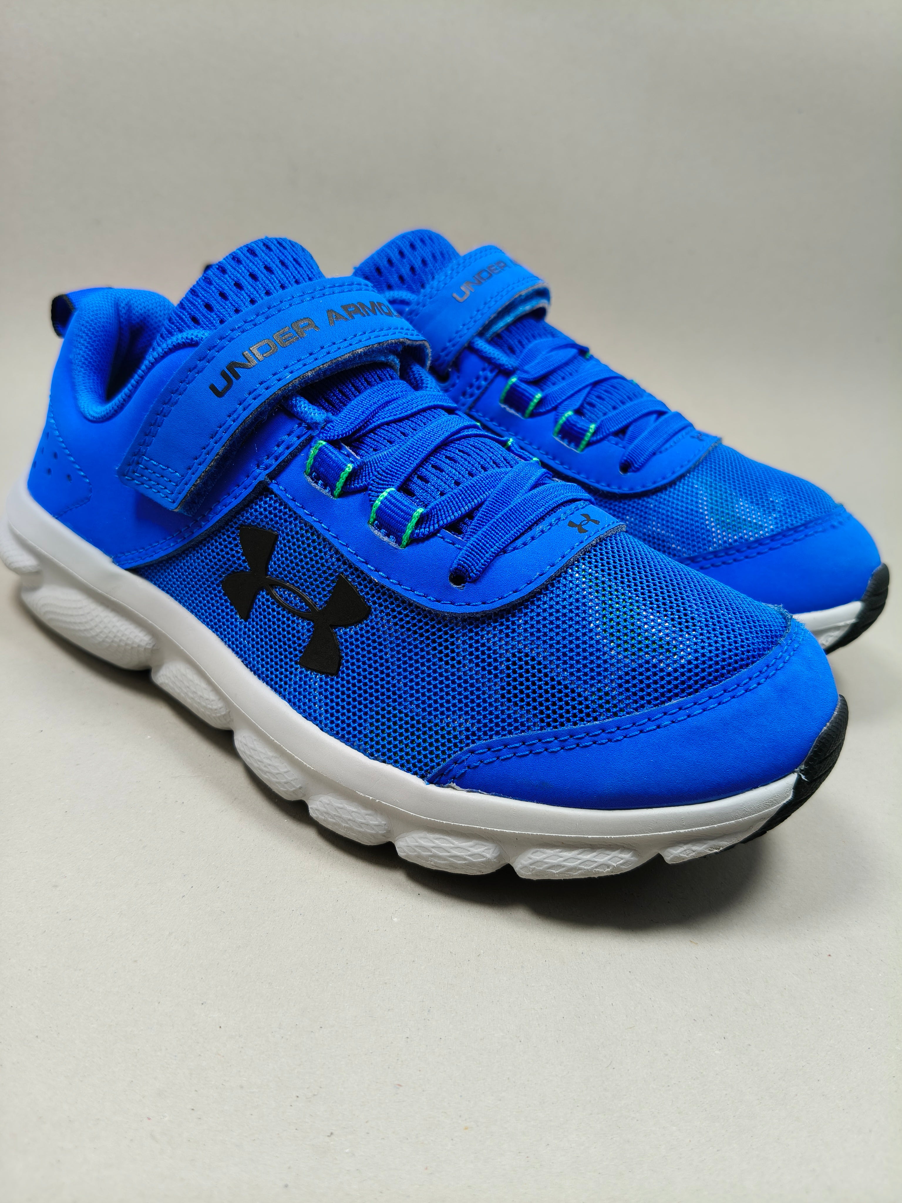 Under Armour Asert . Size : EUR  33 | Premium