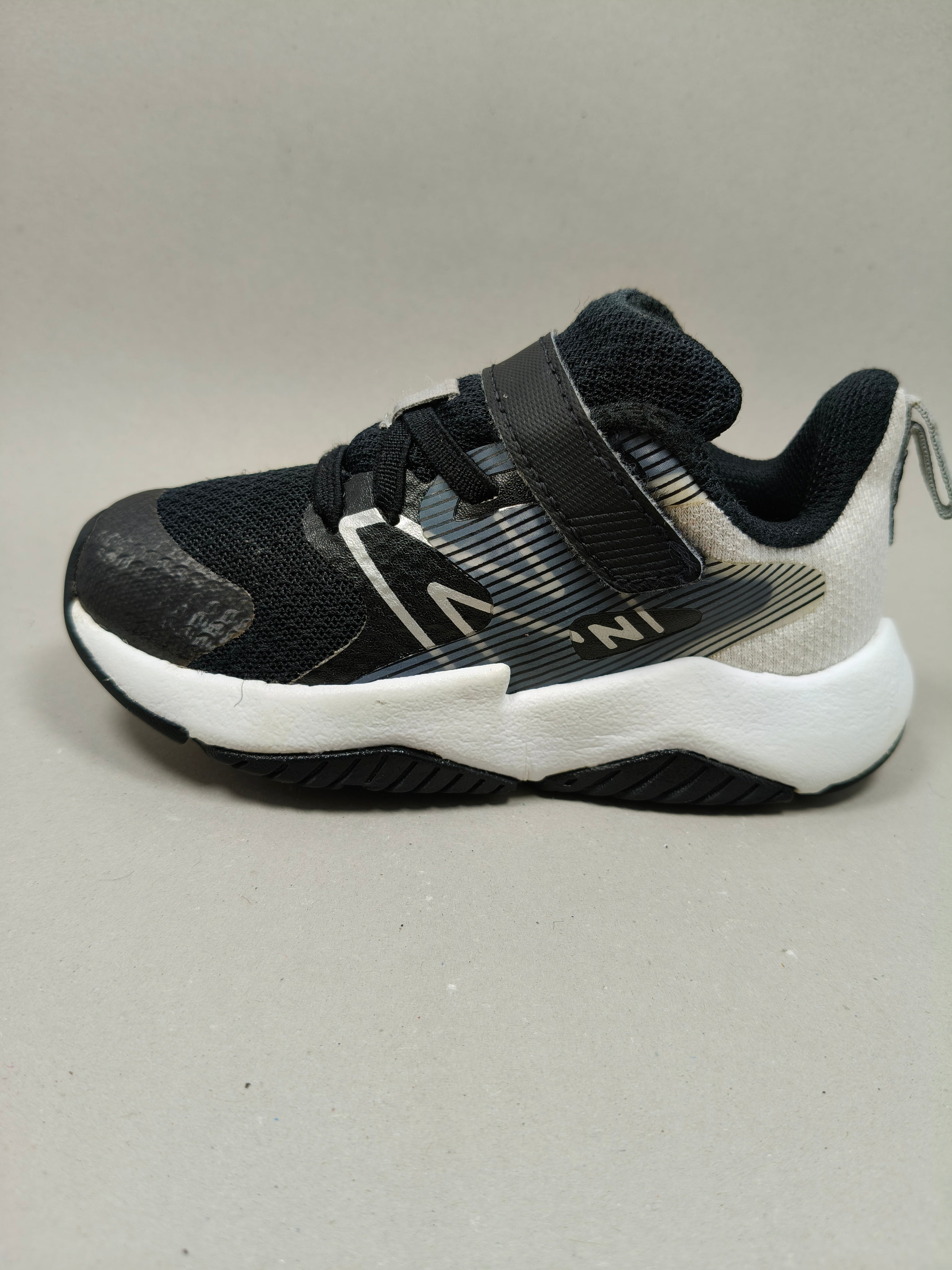 New Balance infant Rave . Size : EUR  26 | Excellent