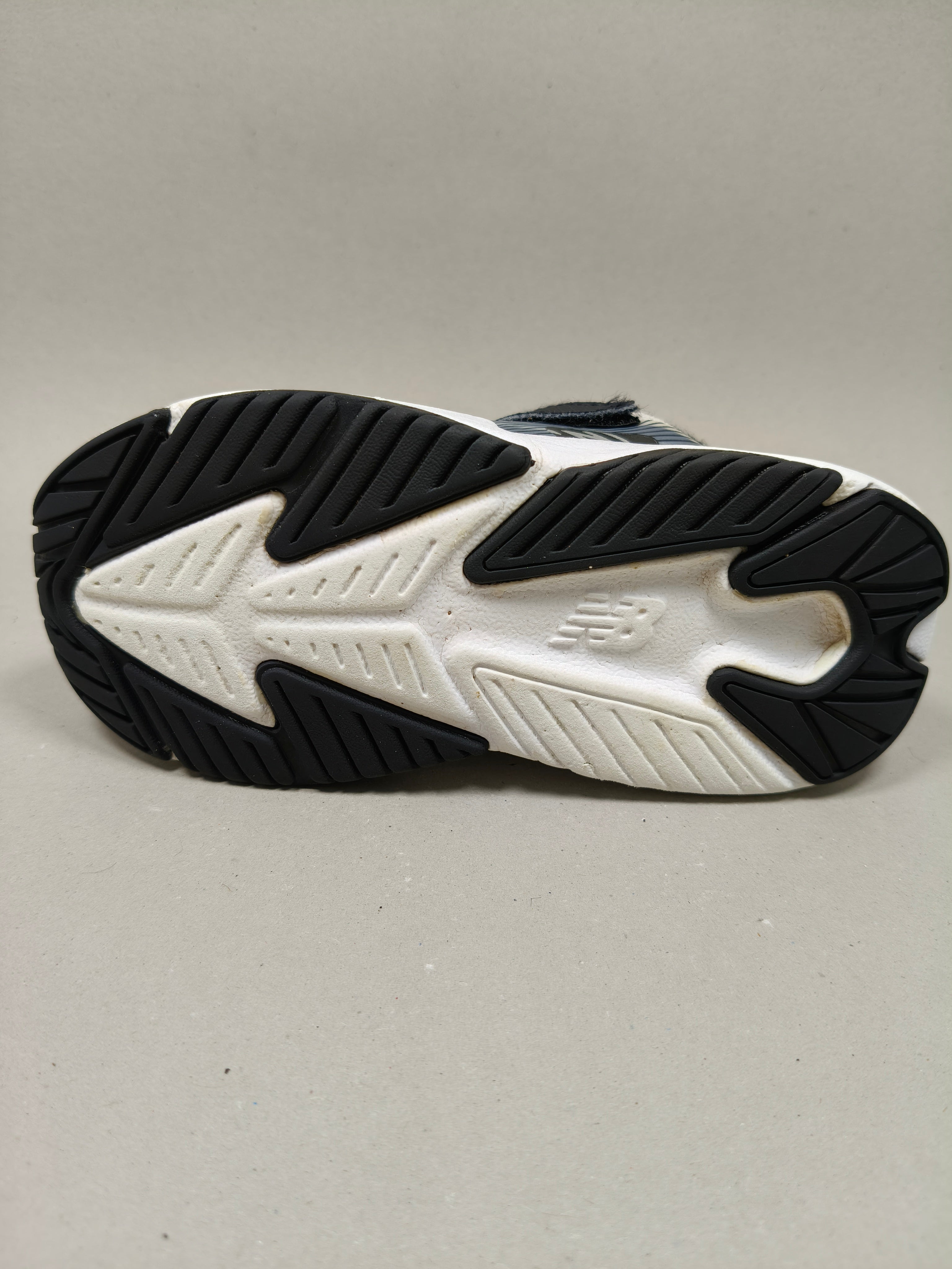 New Balance infant Rave . Size : EUR  26 | Excellent