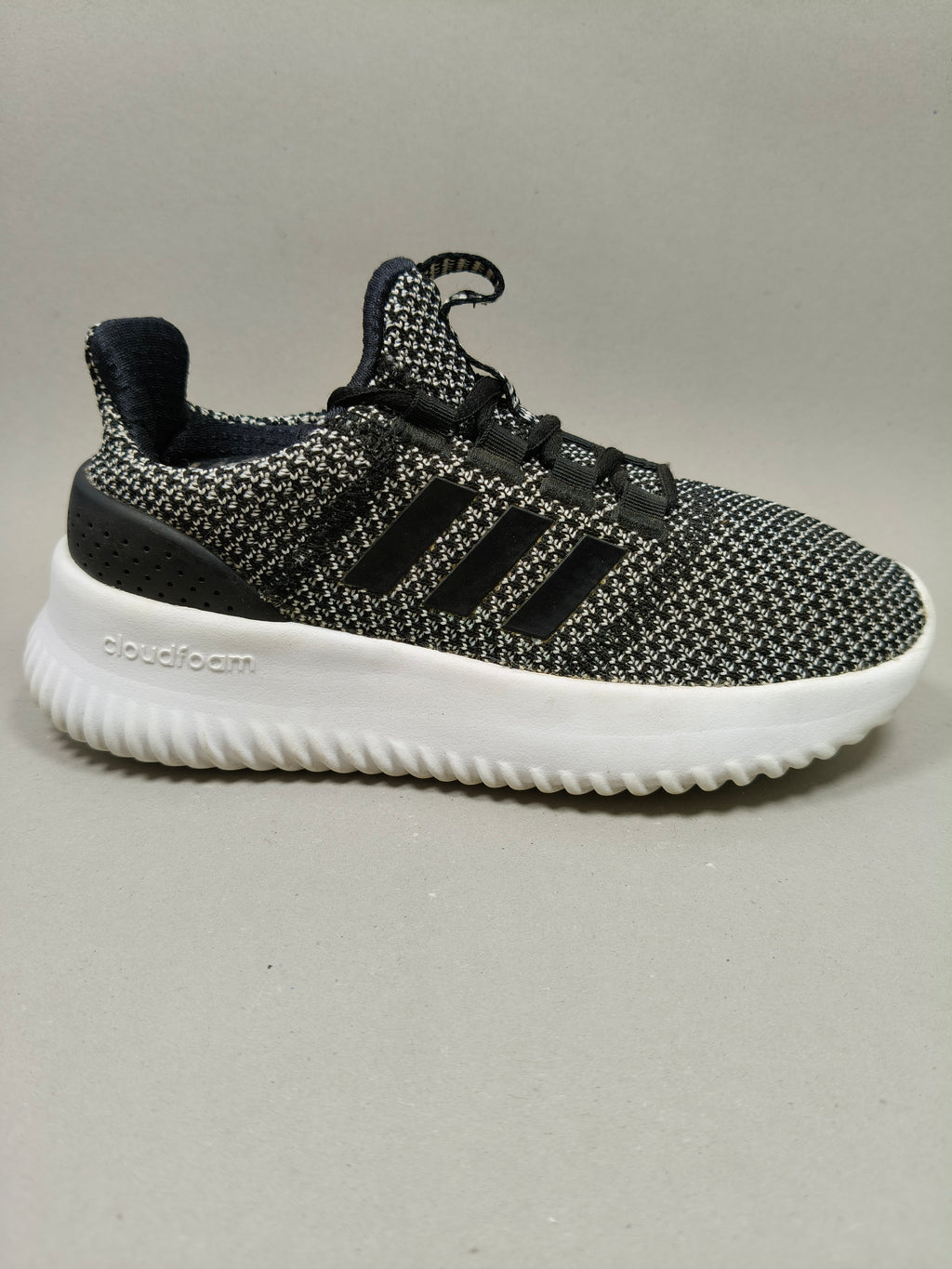 Adidas Cloud Foam . Size : EUR  32 | Excellent+