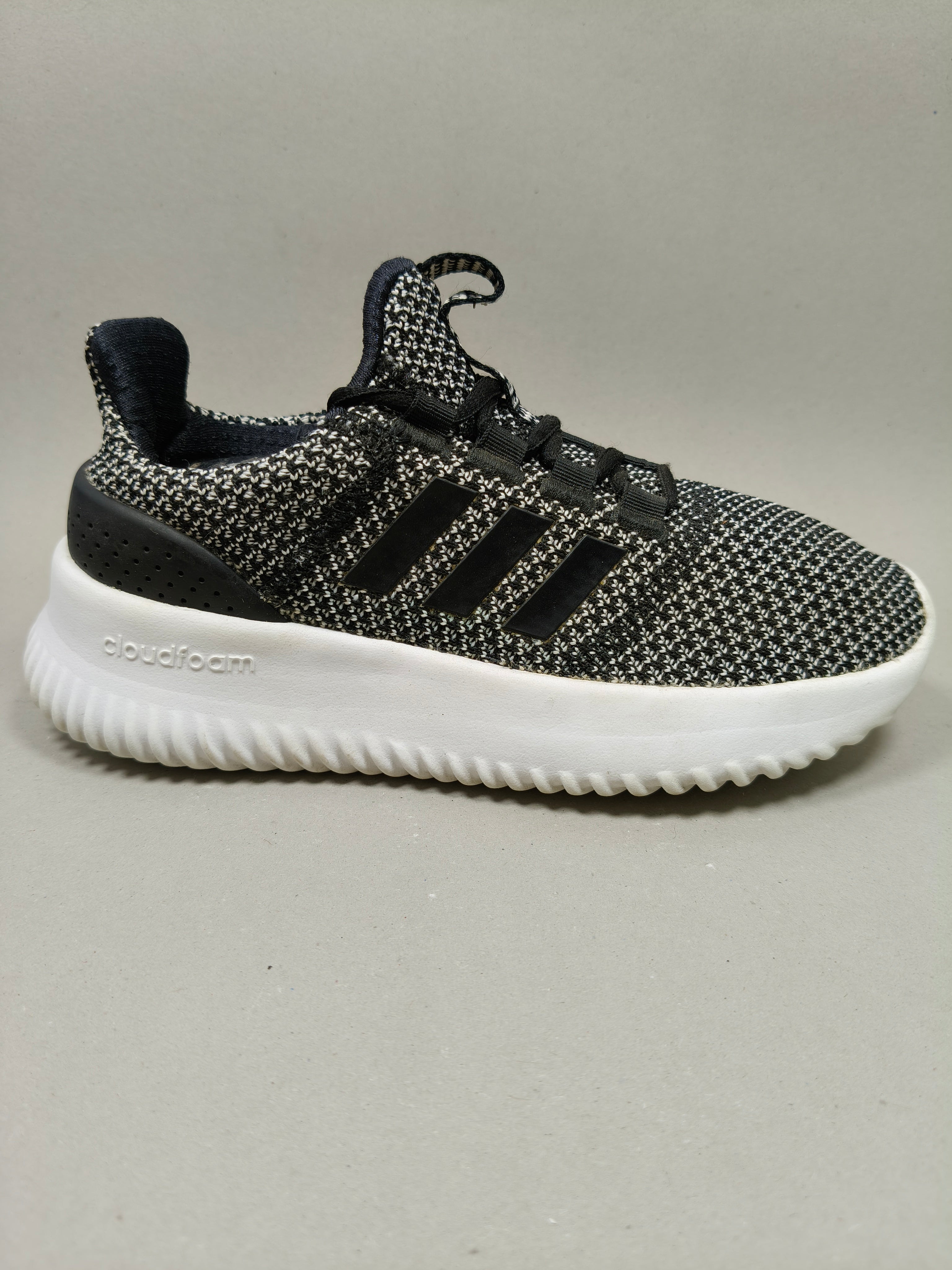 Adidas Cloud Foam . Size : EUR  32 | Excellent+