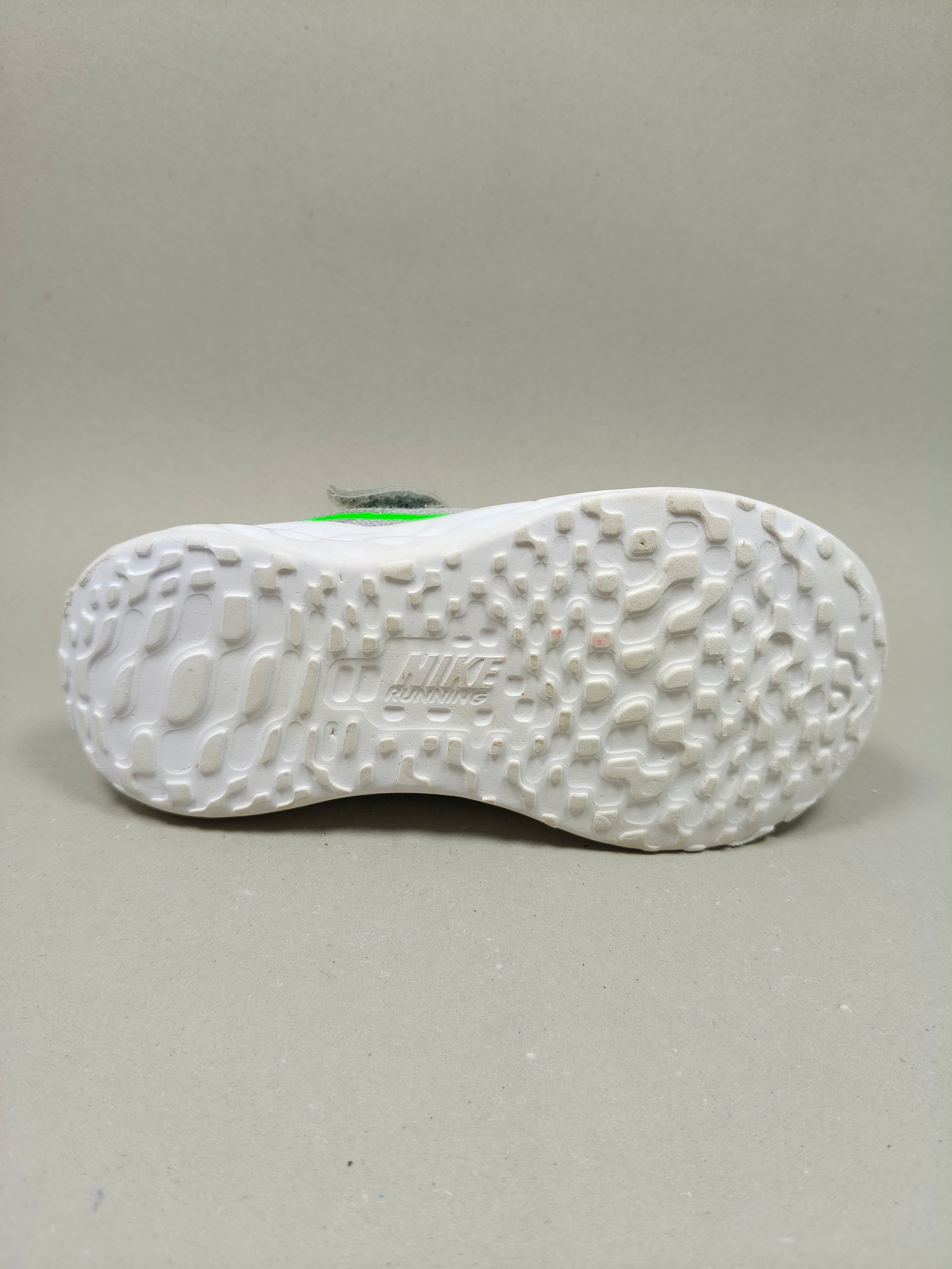 Nike Revolution 6 . Size : EUR  25 | Premium