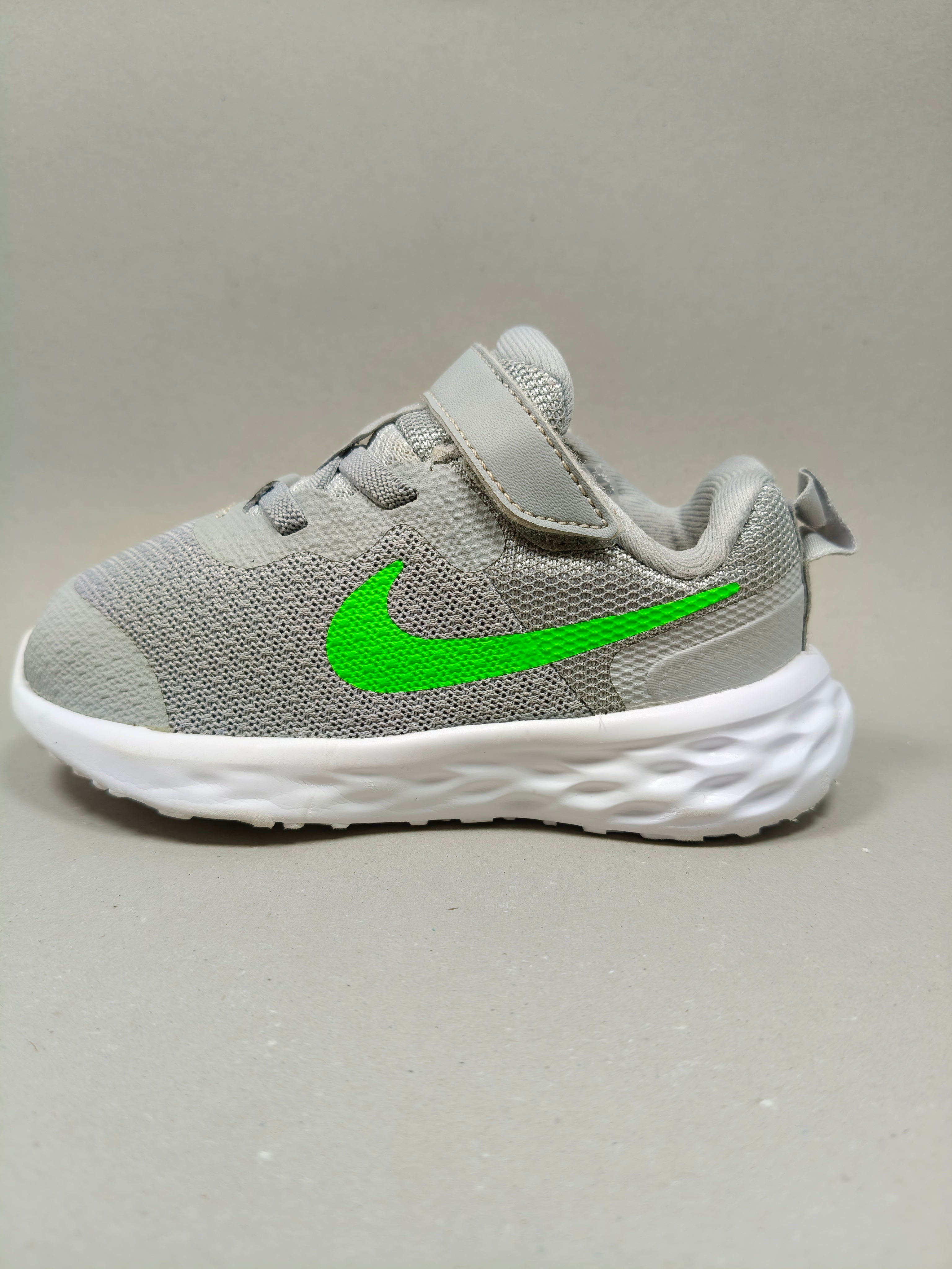 Nike Revolution 6 . Size : EUR  25 | Premium