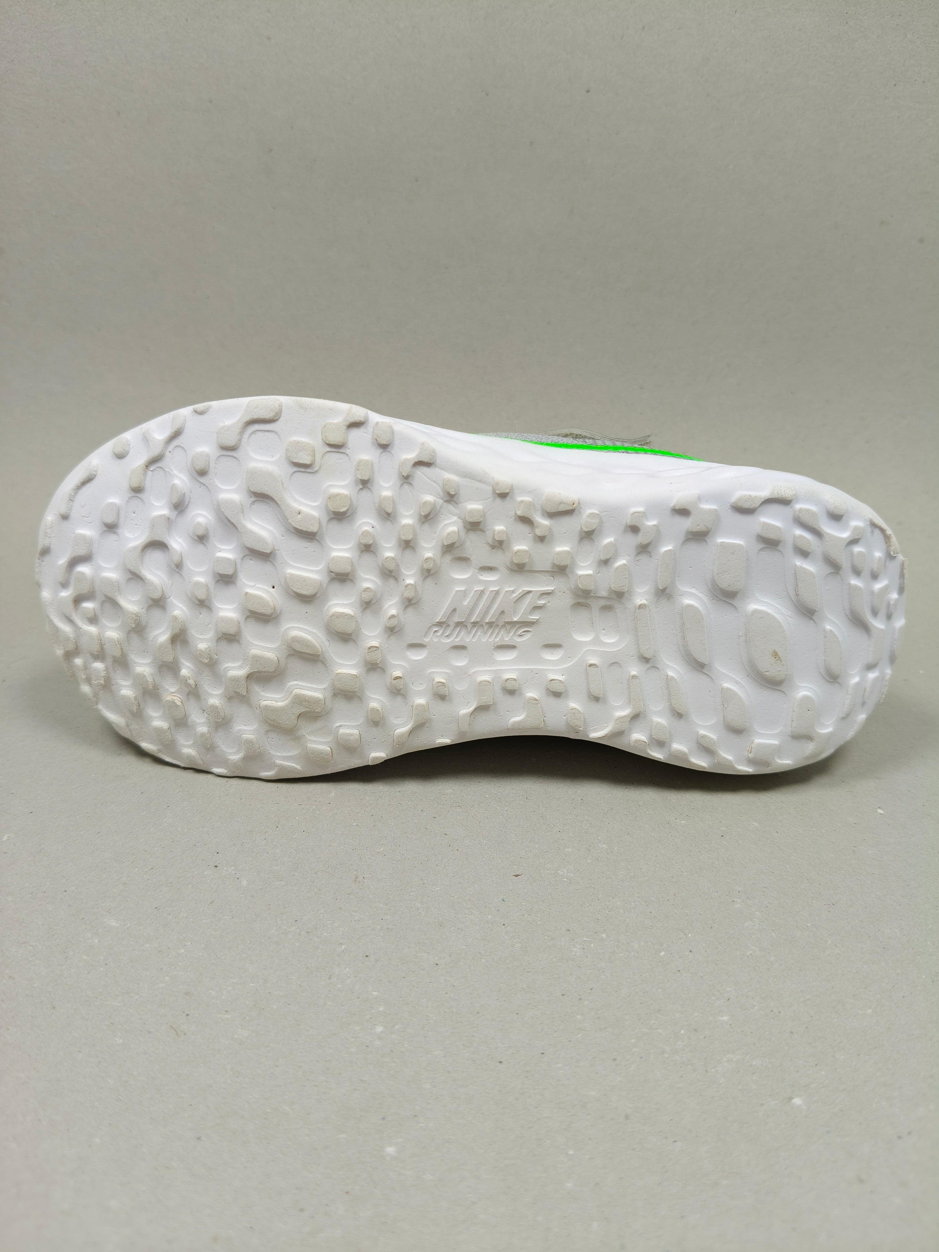 Nike Revolution 6 . Size : EUR  25 | Premium