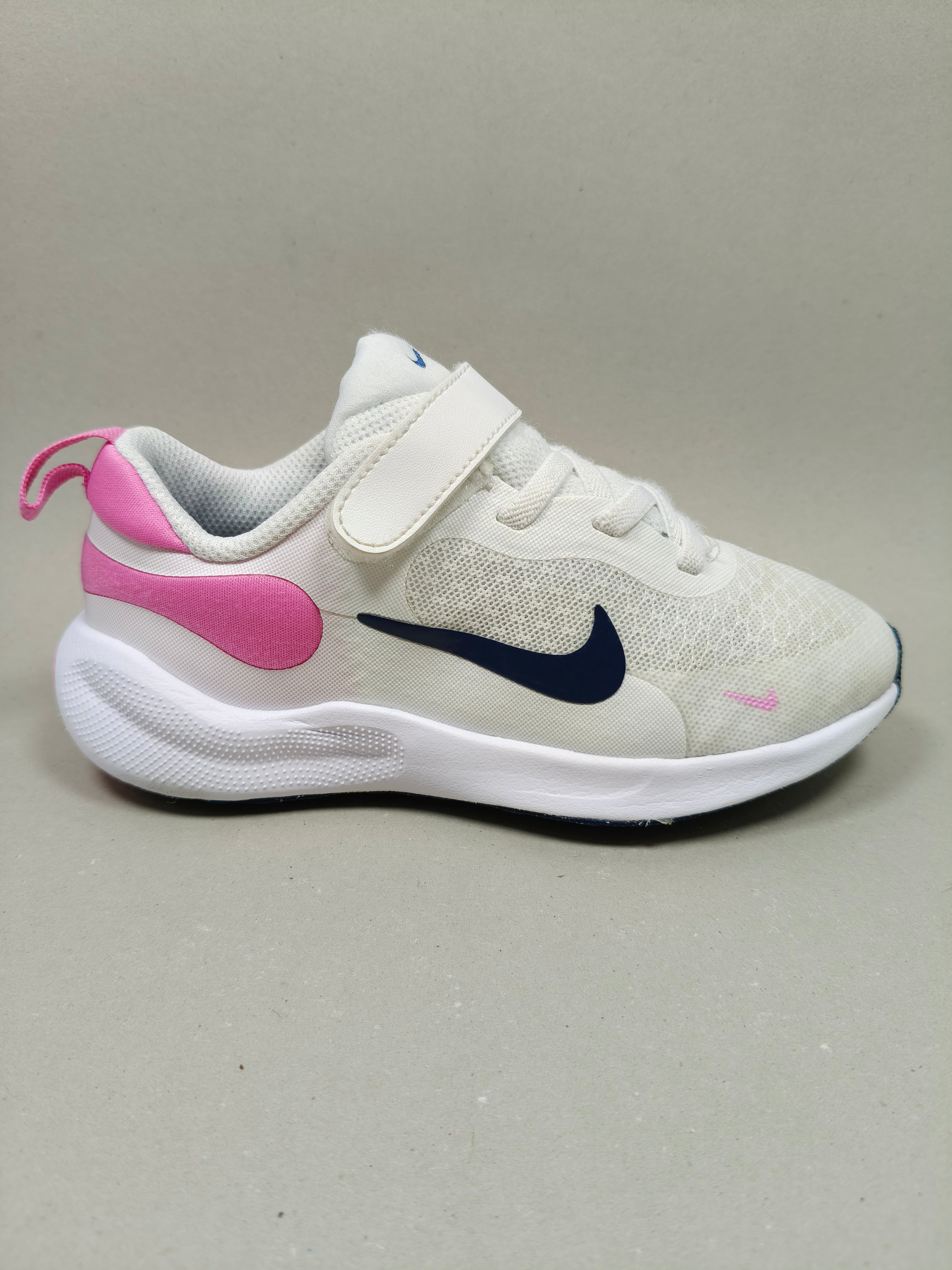 Nike Revolution 7 . Size : EUR  28 | Premium