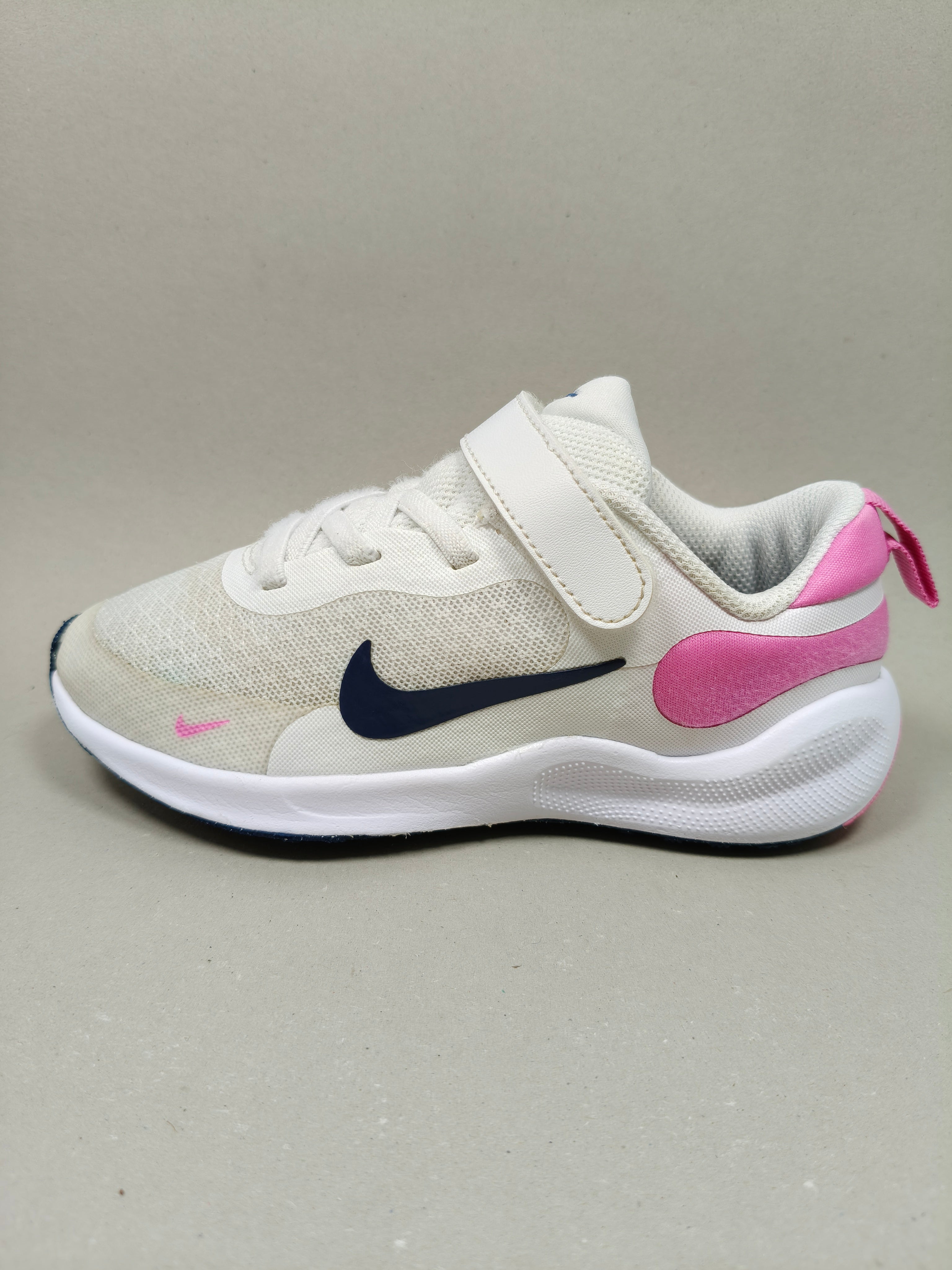 Nike Revolution 7 . Size : EUR  28 | Premium
