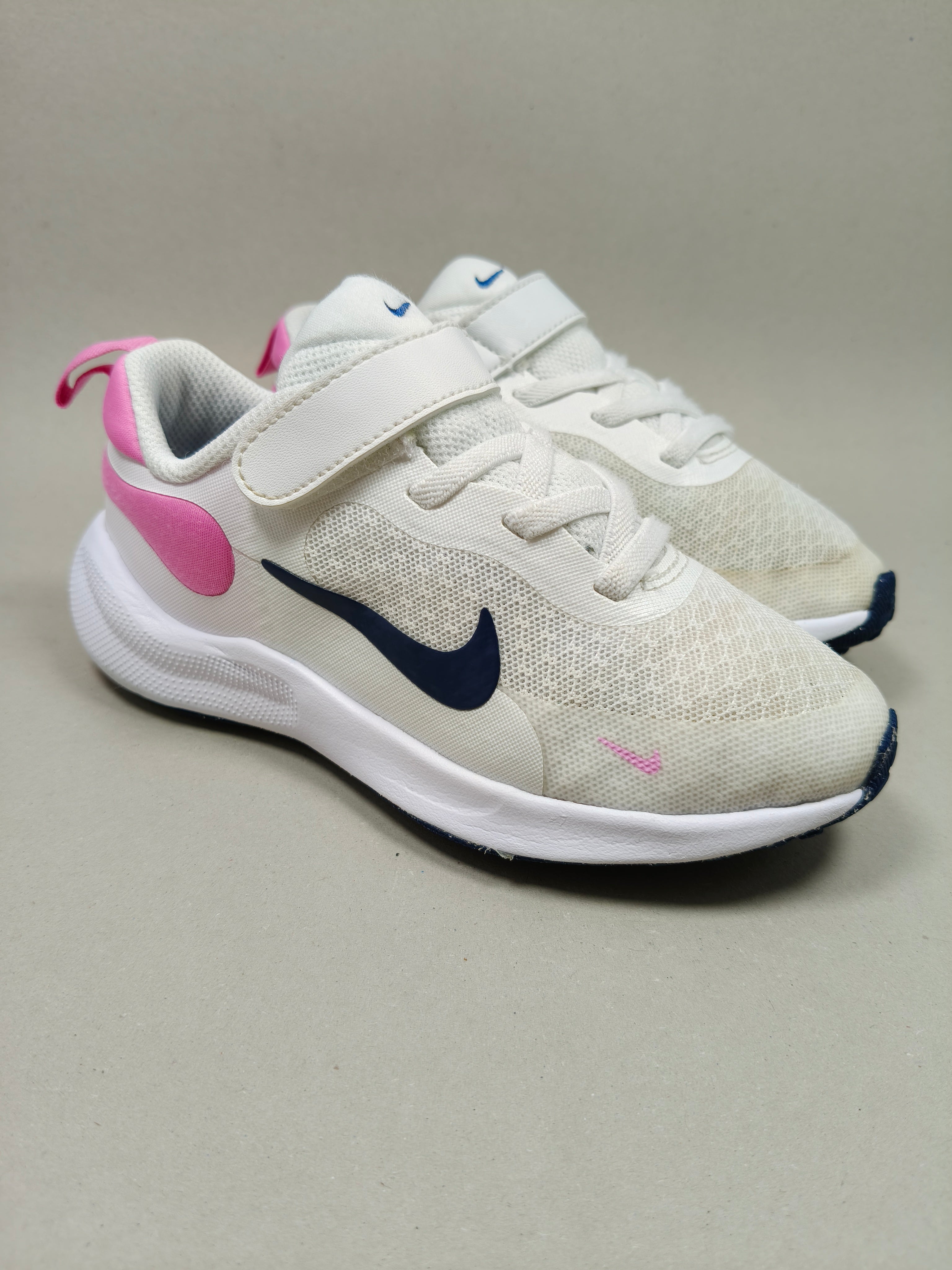 Nike Revolution 7 . Size : EUR  28 | Premium