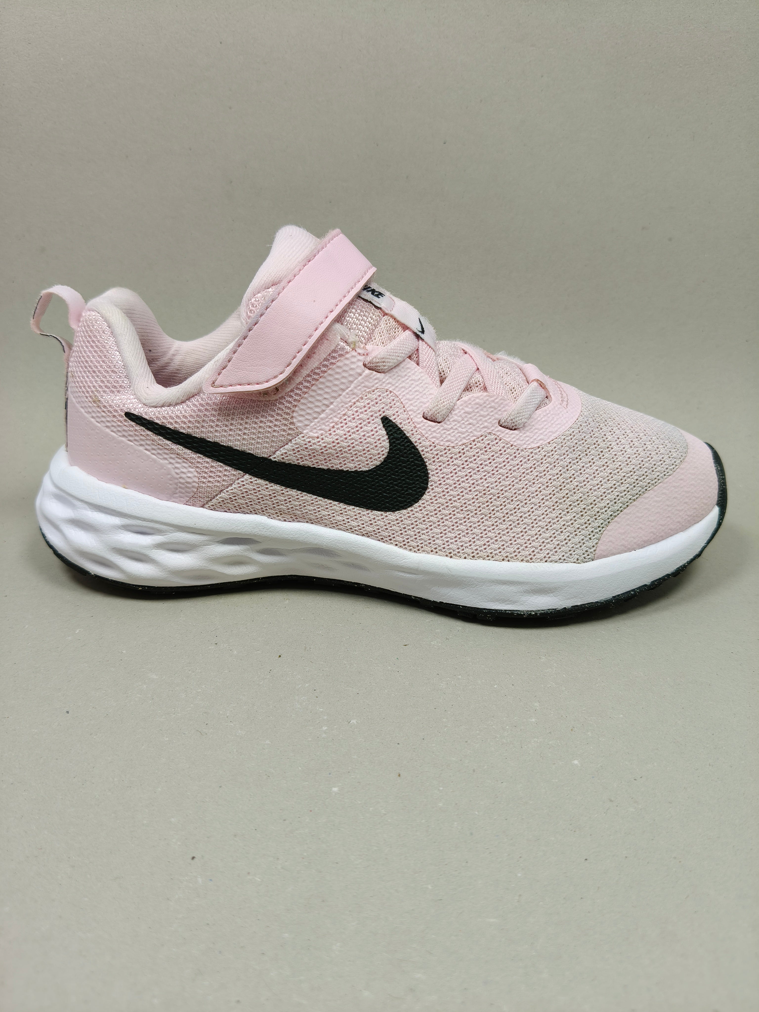 Nike Revolution 6 . Size : EUR  33 | Premium