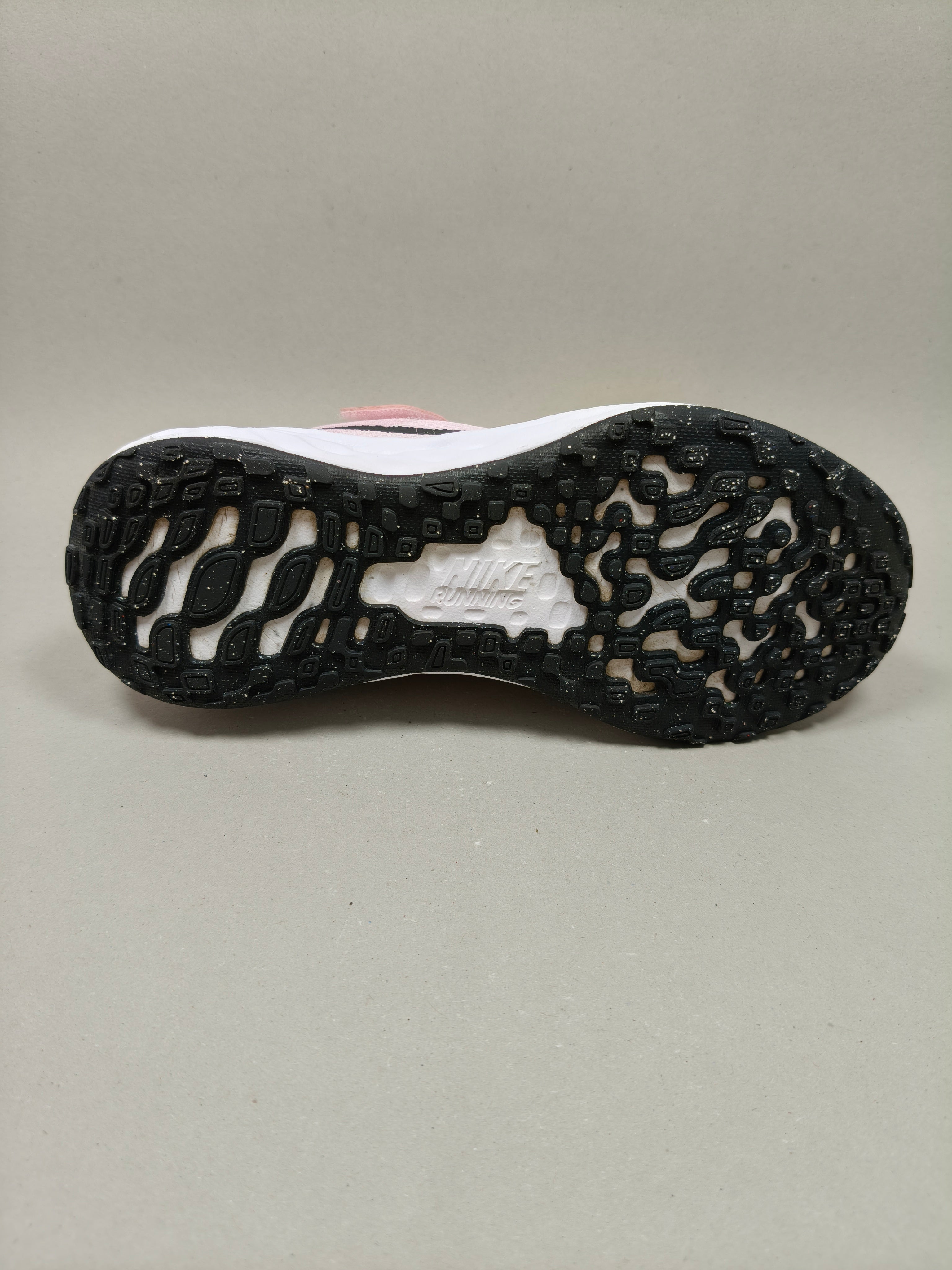 Nike Revolution 6 . Size : EUR  33 | Premium