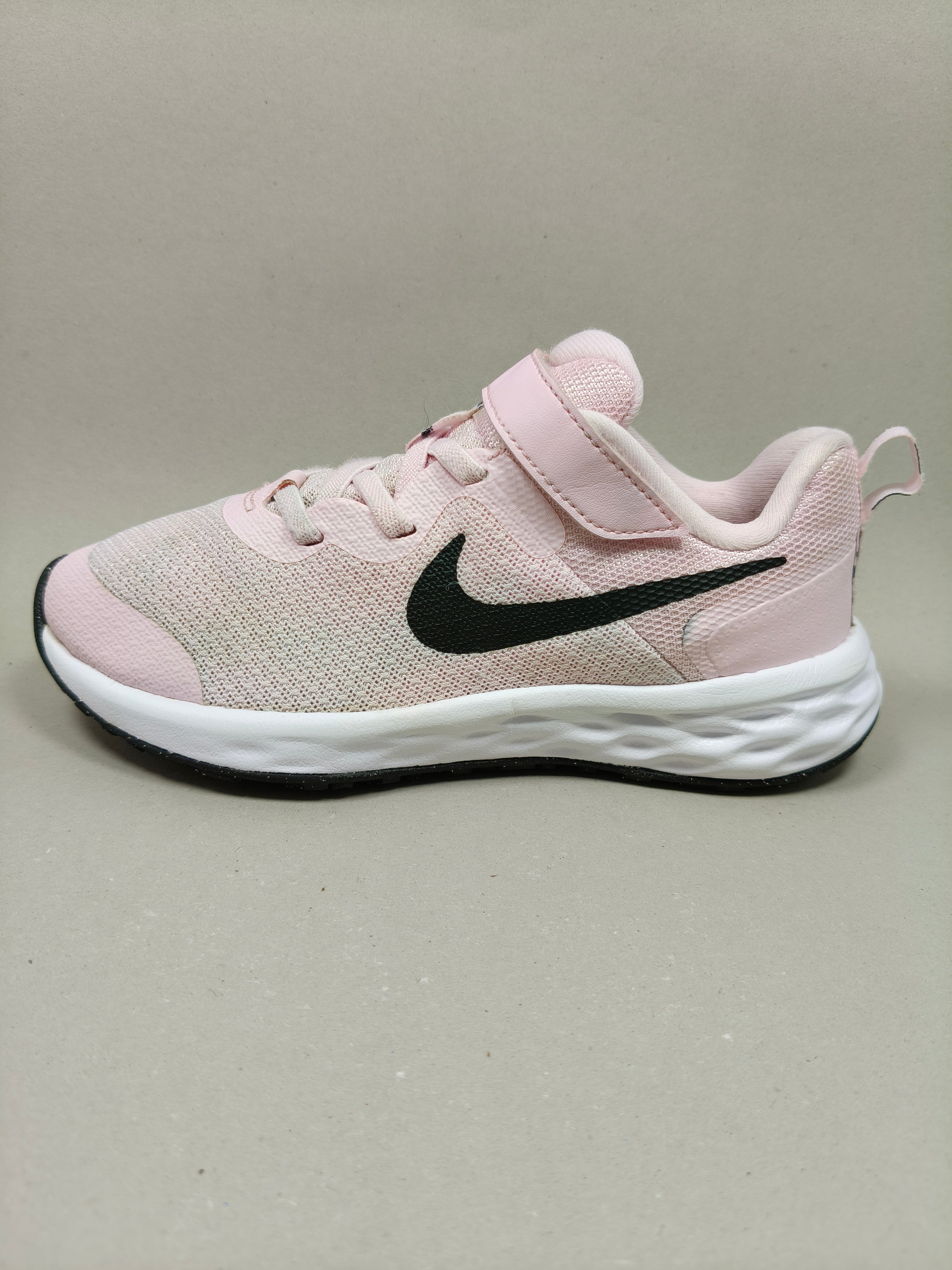Nike Revolution 6 . Size : EUR  33 | Premium
