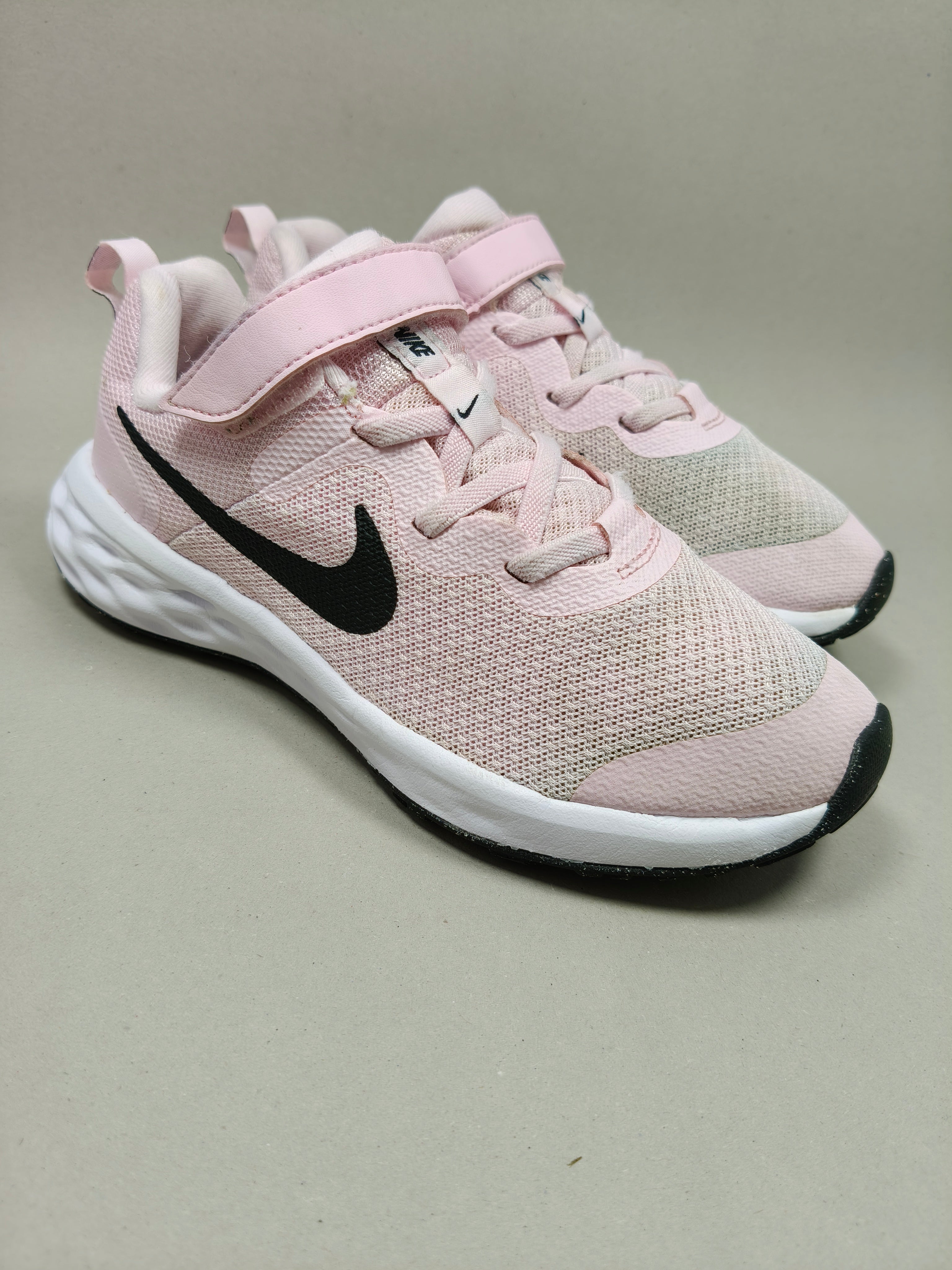 Nike Revolution 6 . Size : EUR  33 | Premium
