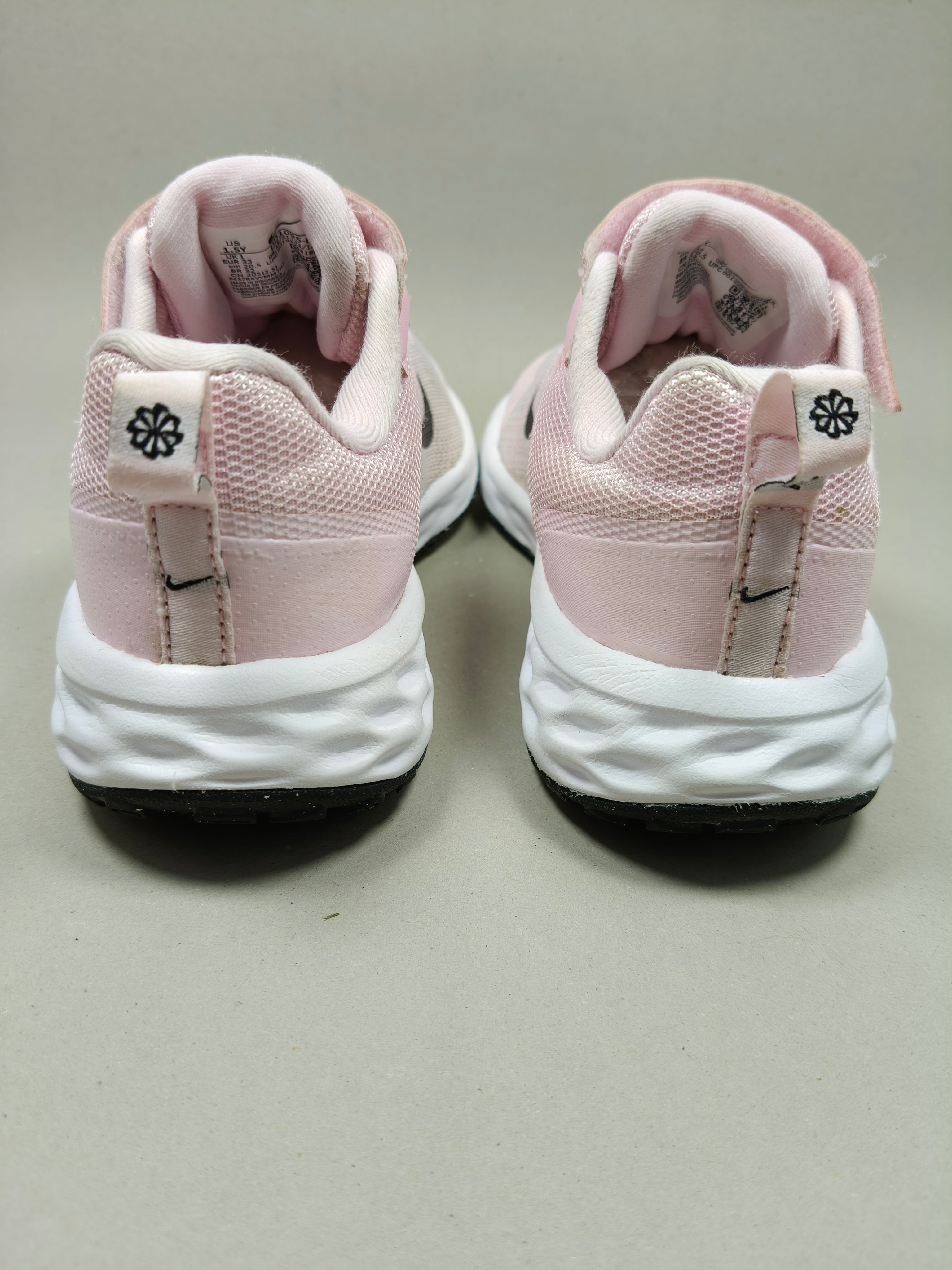 Nike Revolution 6 . Size : EUR  33 | Premium