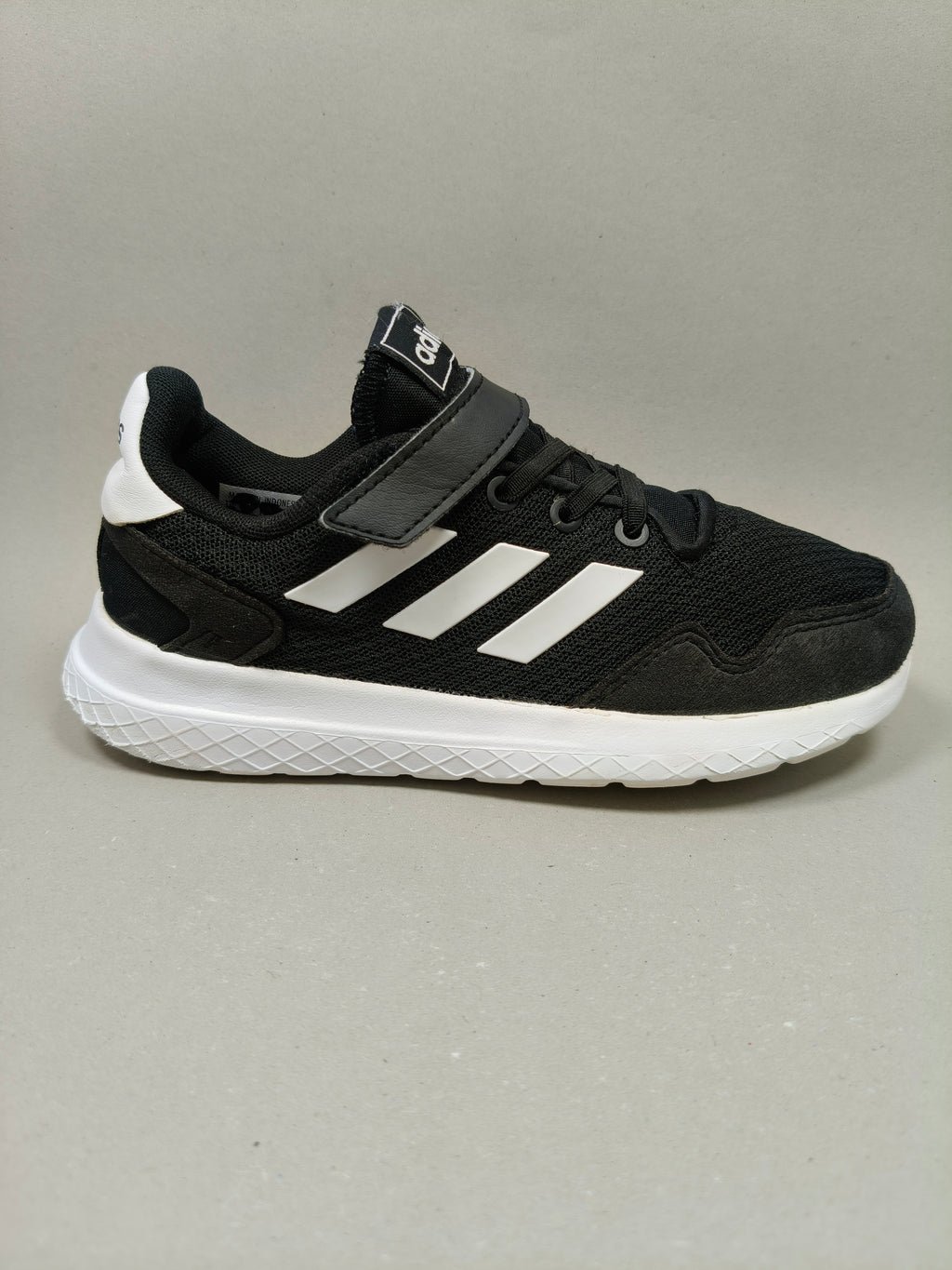 Adidas Archivo . Size : EUR 32 | Excellent