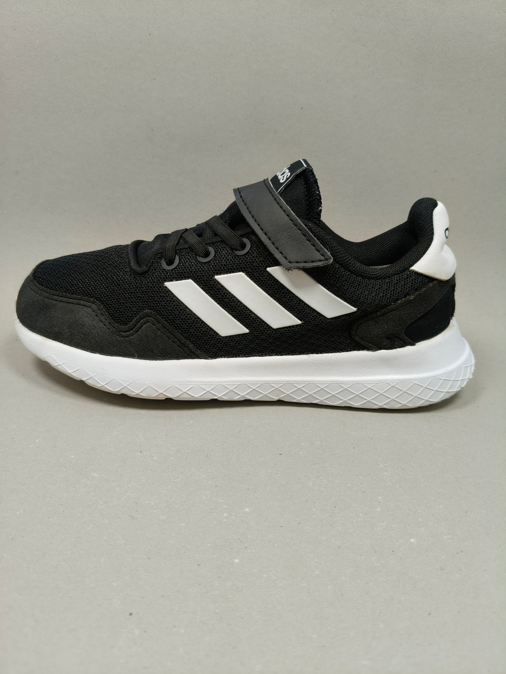 Adidas Archivo . Size : EUR 32 | Excellent