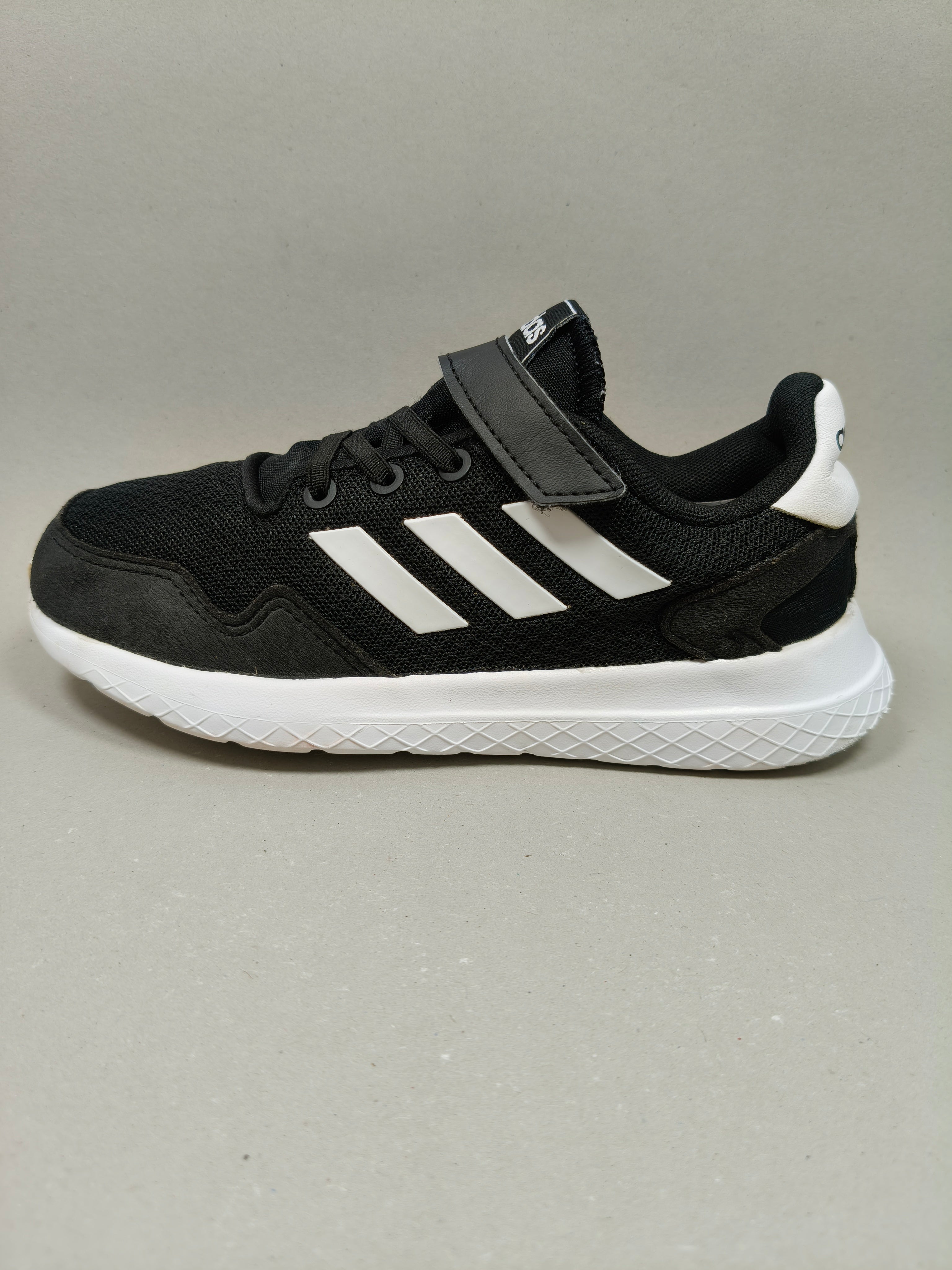 Adidas Archivo . Size : EUR 32 | Excellent