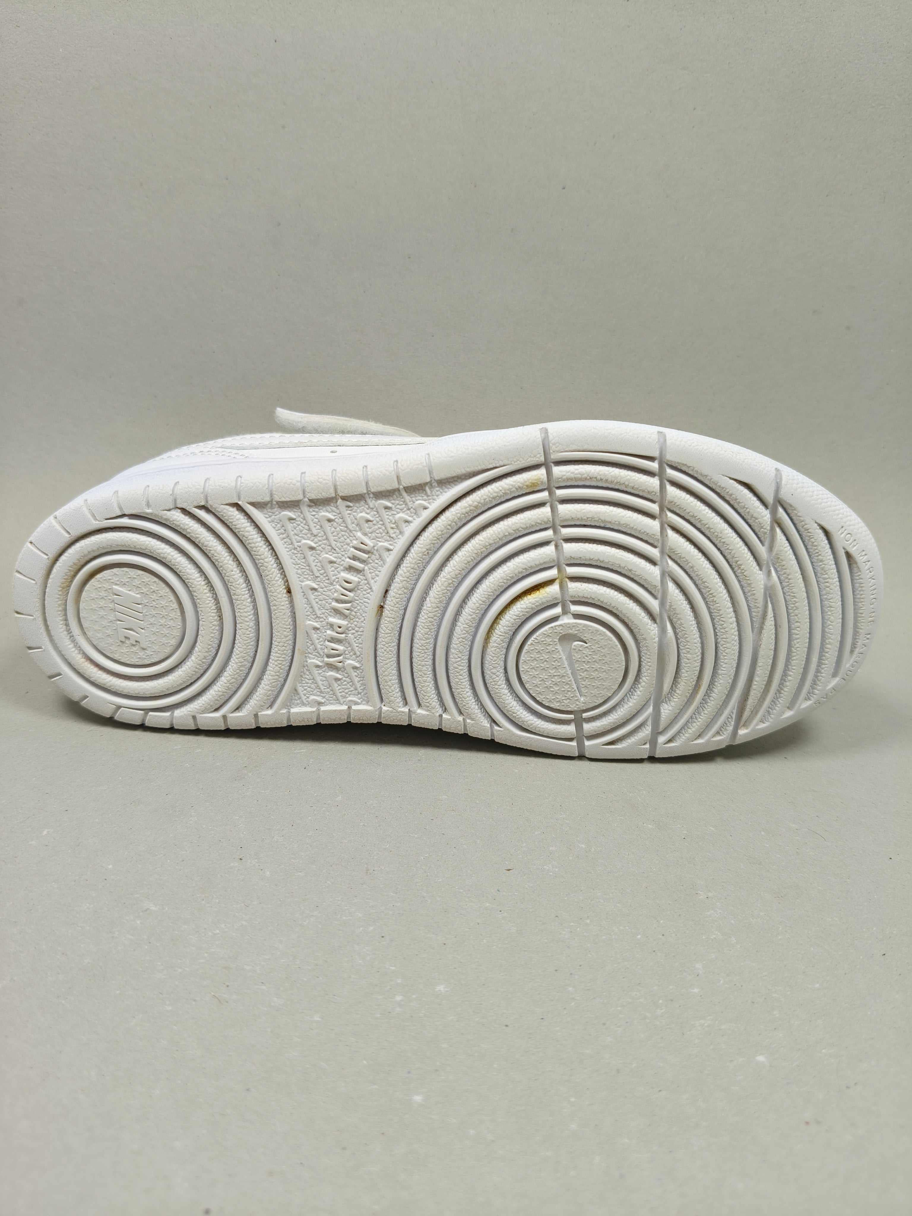 Nike Court borough low . Size : EUR  30 |  Excellent |