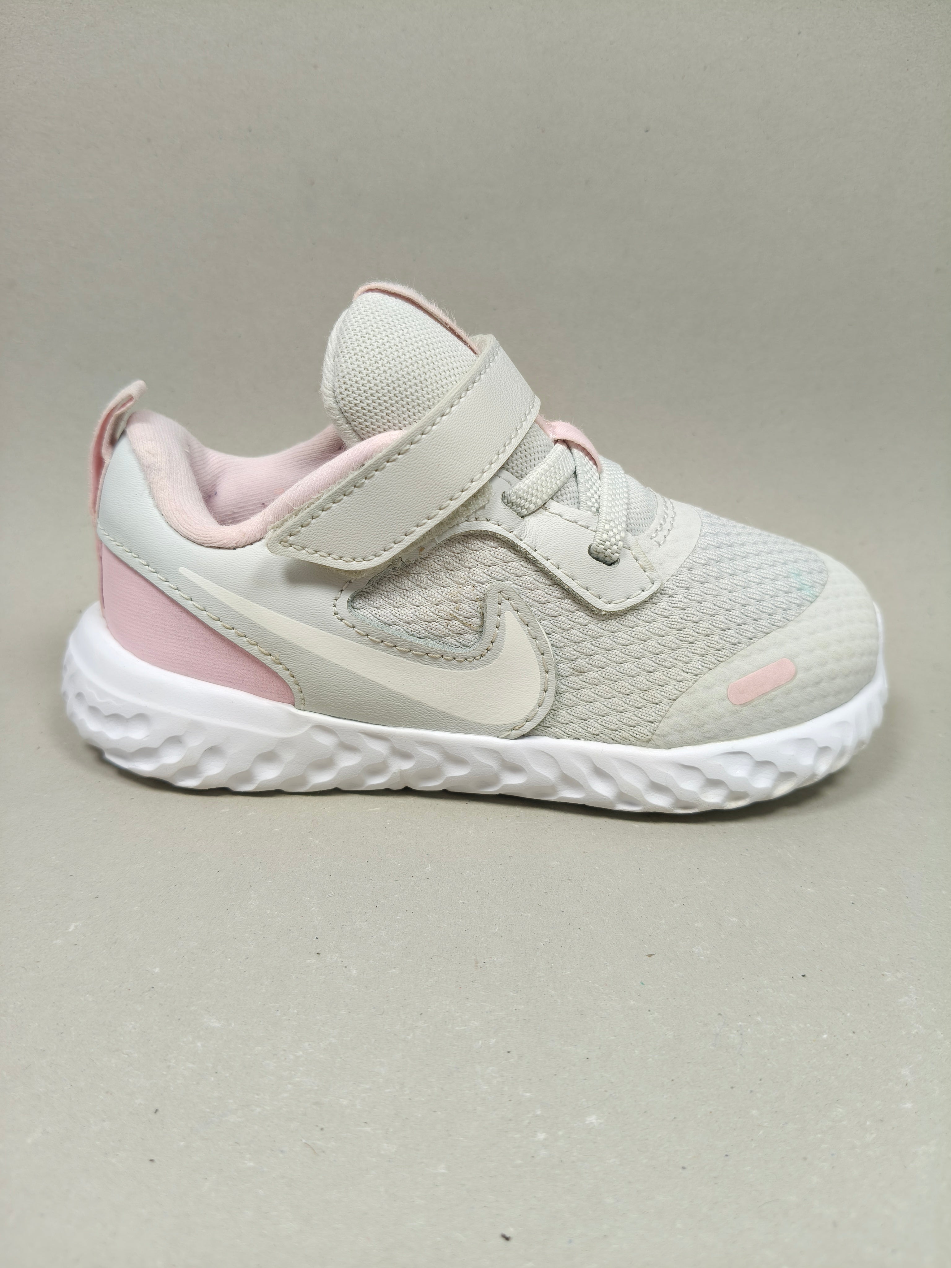 Nike Revolution 5 . Size : EUR 26 | Premium