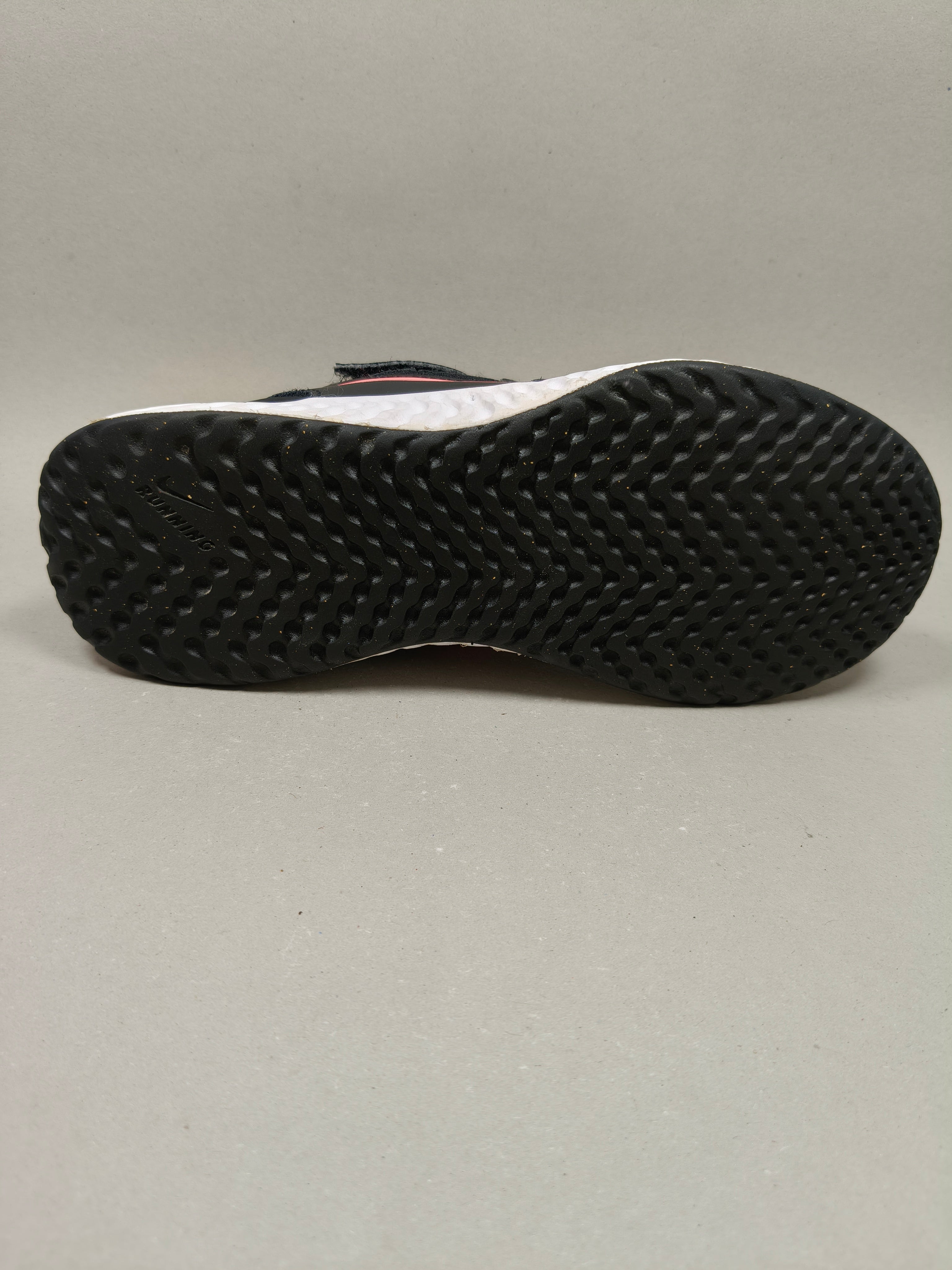 Nike Revolution . Size : EUR  35 | Excellent +