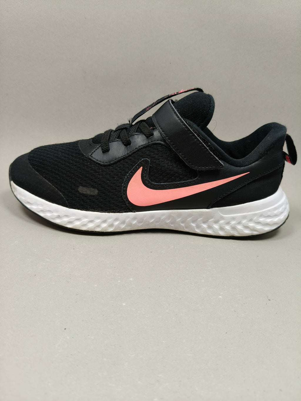 Nike Revolution . Size : EUR  35 | Excellent +