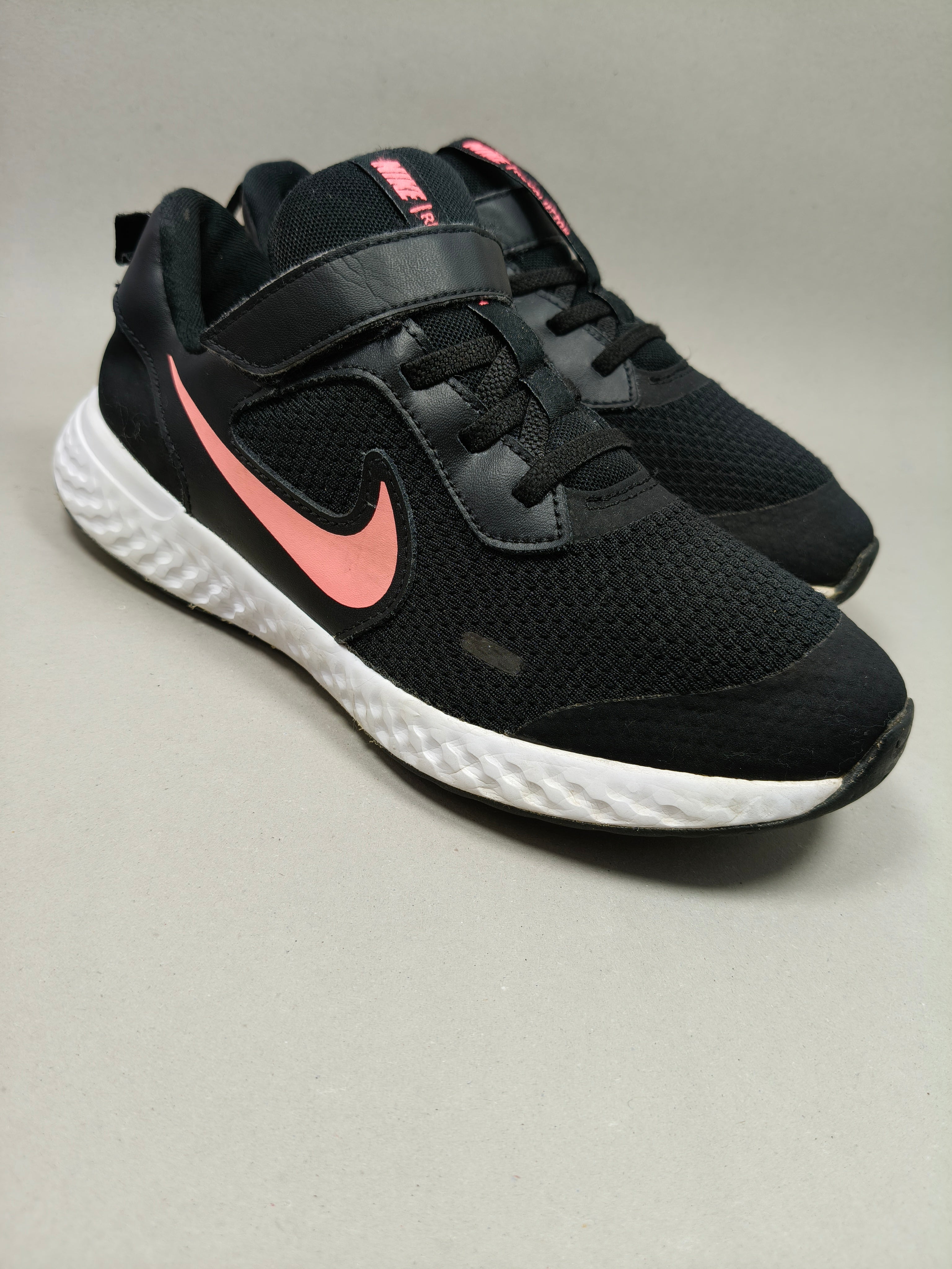 Nike Revolution . Size : EUR  35 | Excellent +