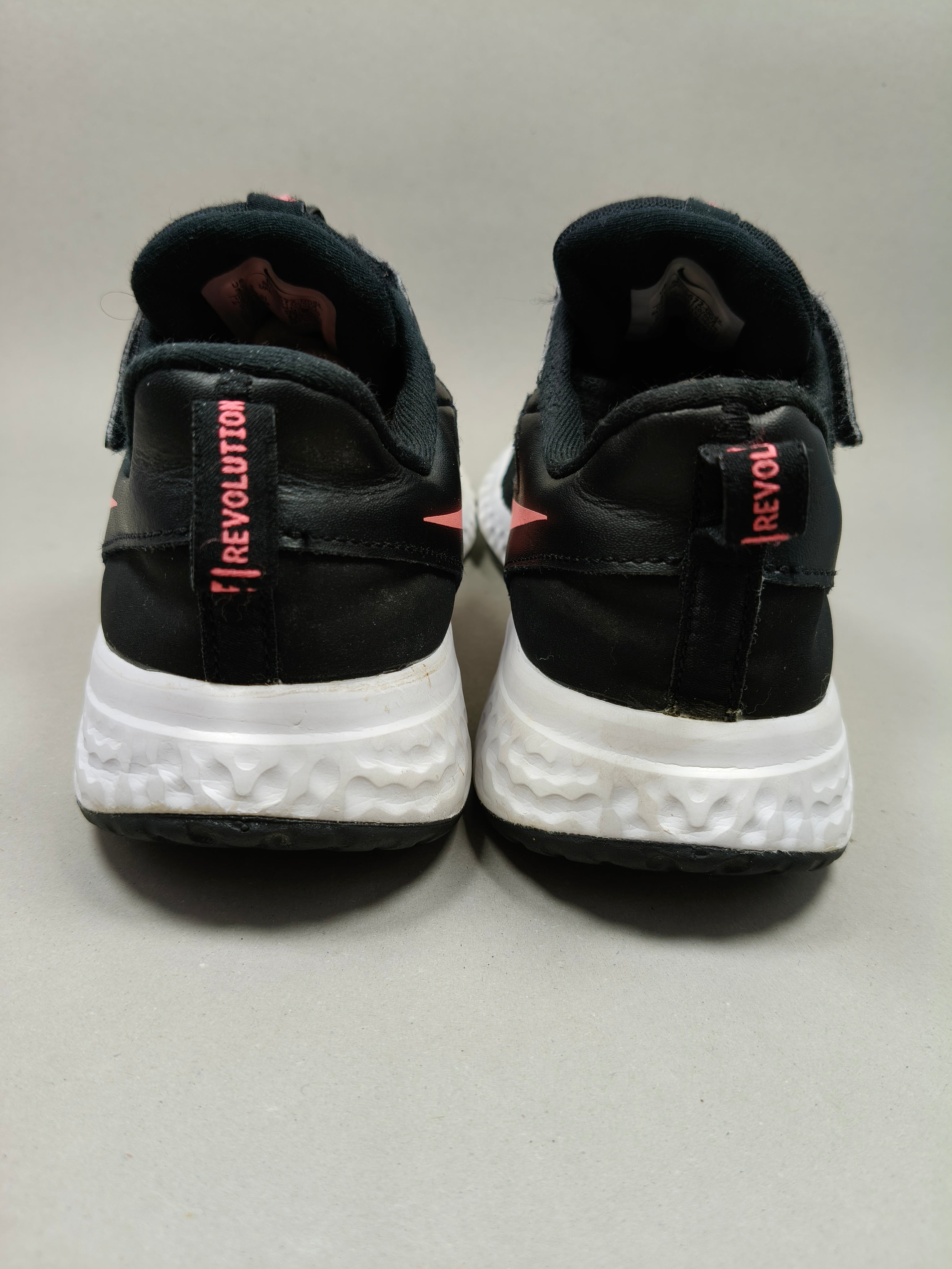 Nike Revolution . Size : EUR  35 | Excellent +