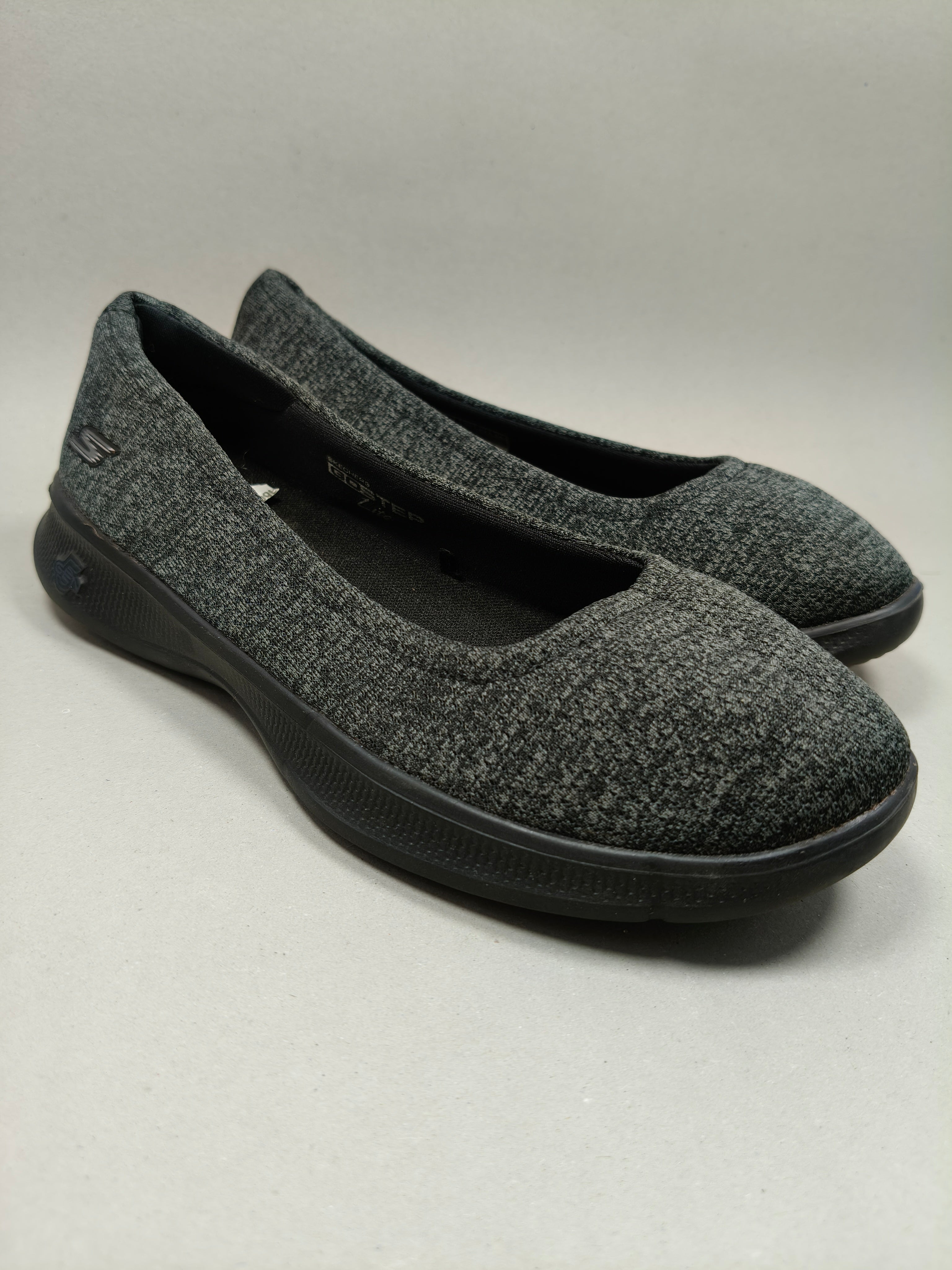 Skechers Go Step . Size : EUR  35 | Premium+