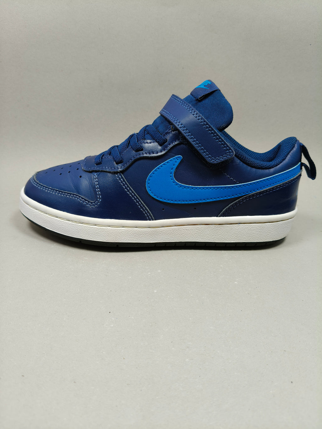 Nike Court Borough  . Size : EUR  35 | Excellent+