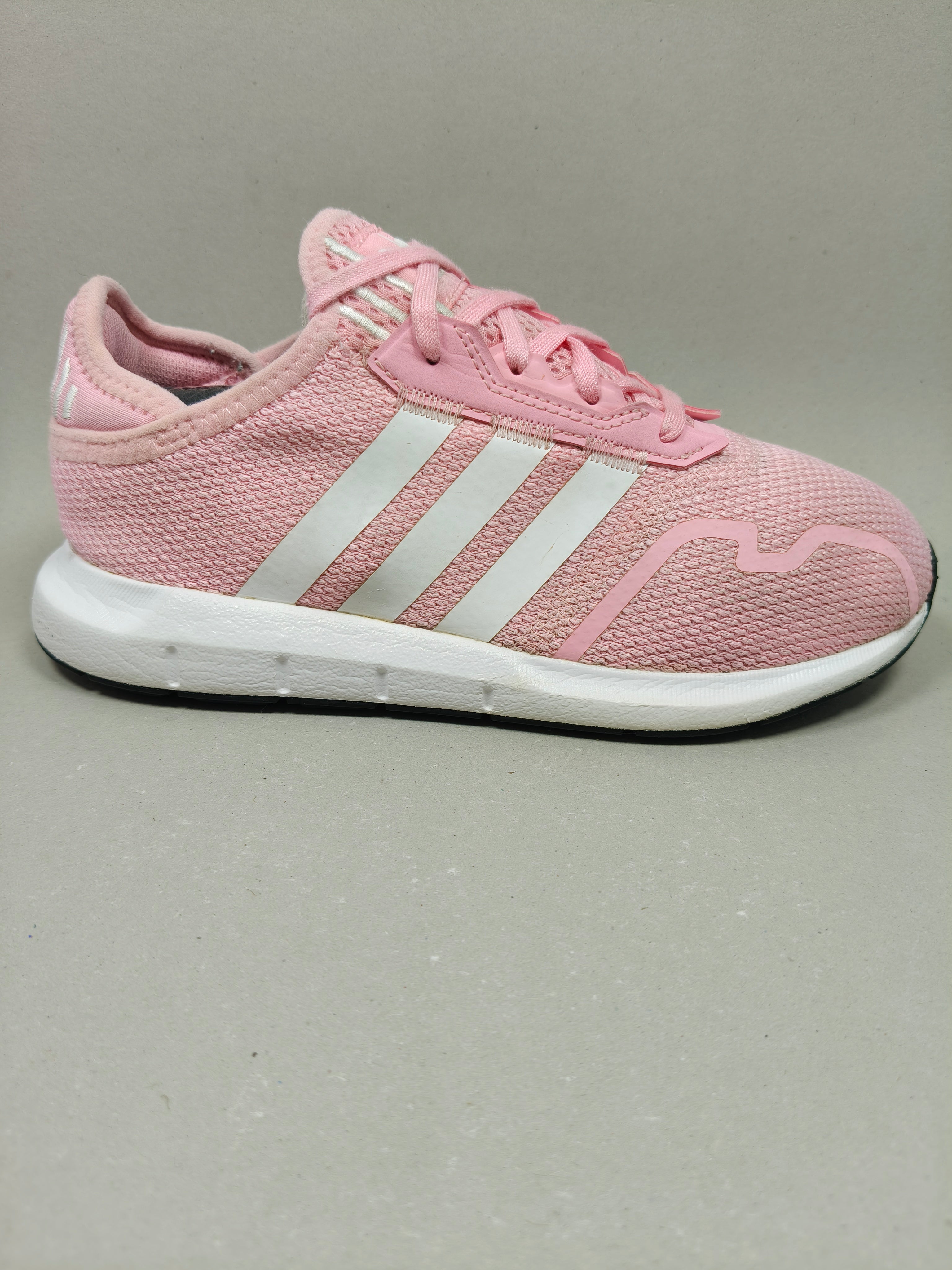 Adidas Swift Run . Size : EUR  35 | Excellent+