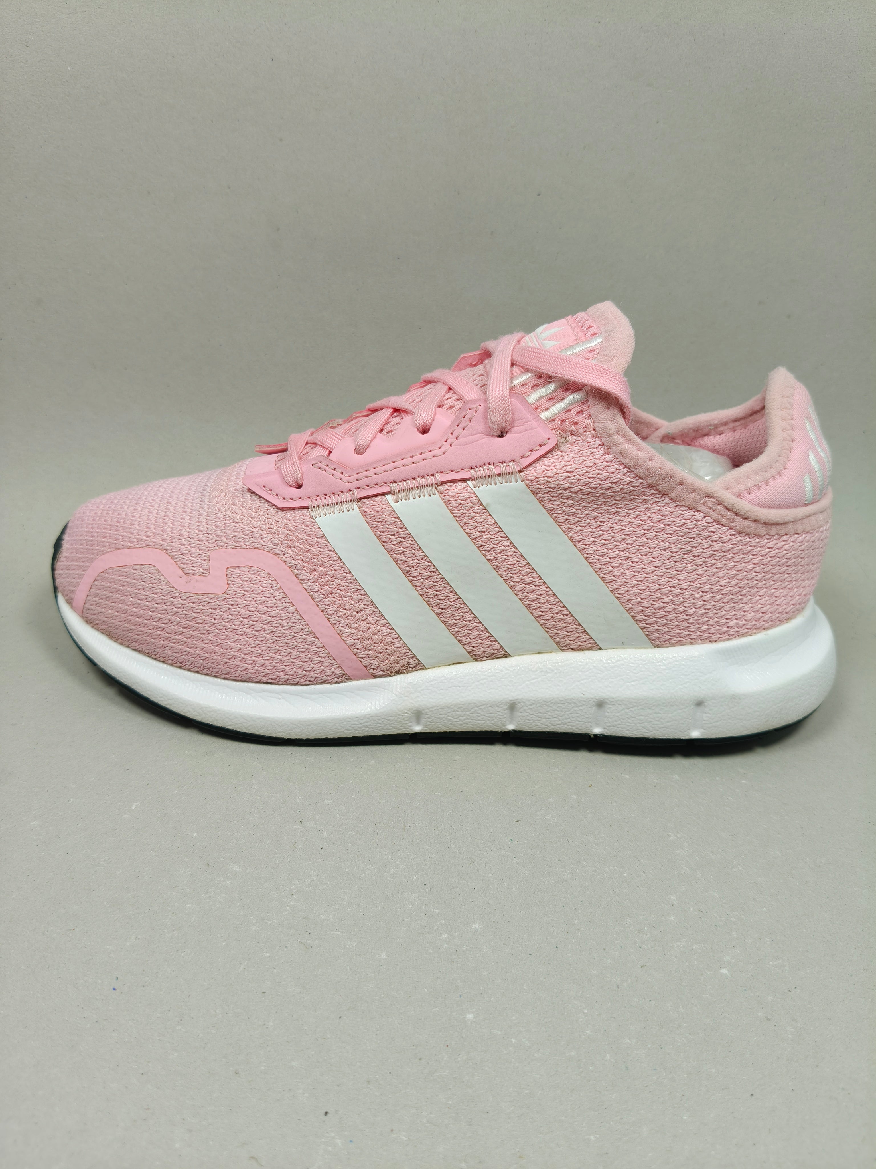 Adidas Swift Run . Size : EUR  35 | Excellent+