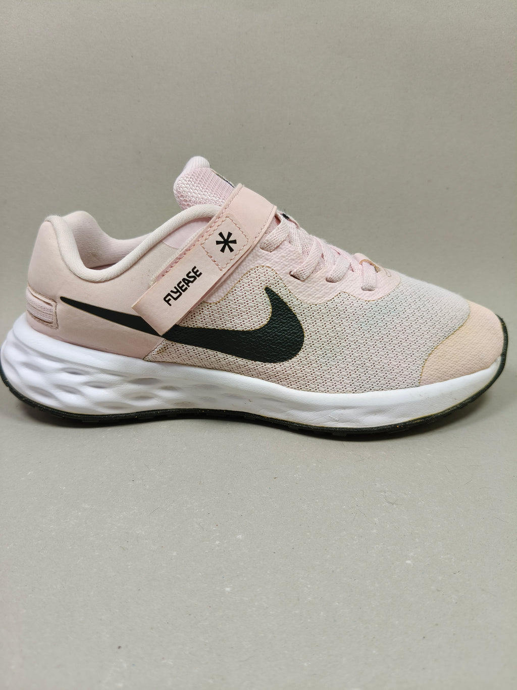 Nike Revolution . Size : EUR  35 | Excellent+