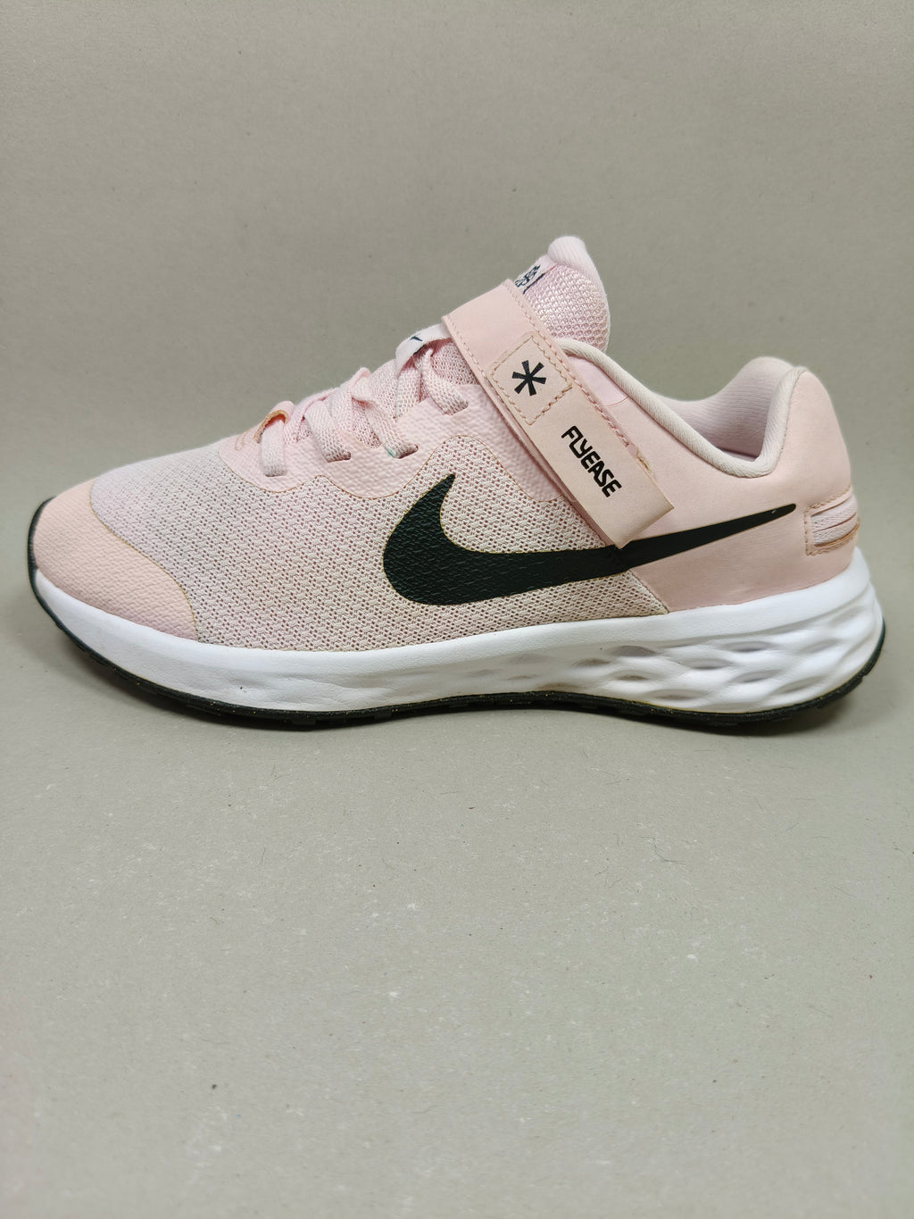 Nike Revolution . Size : EUR  35 | Excellent+