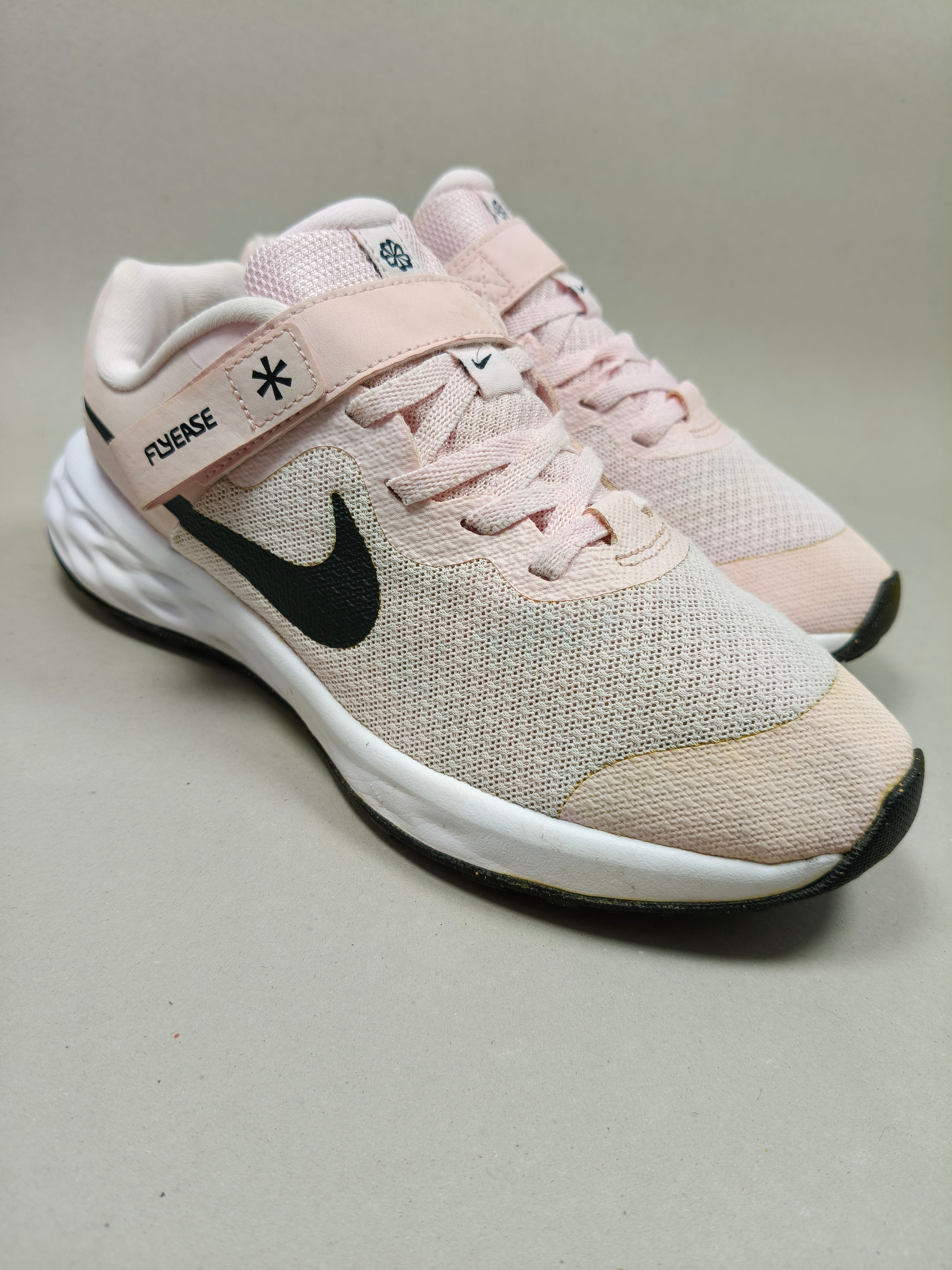 Nike Revolution . Size : EUR  35 | Excellent+