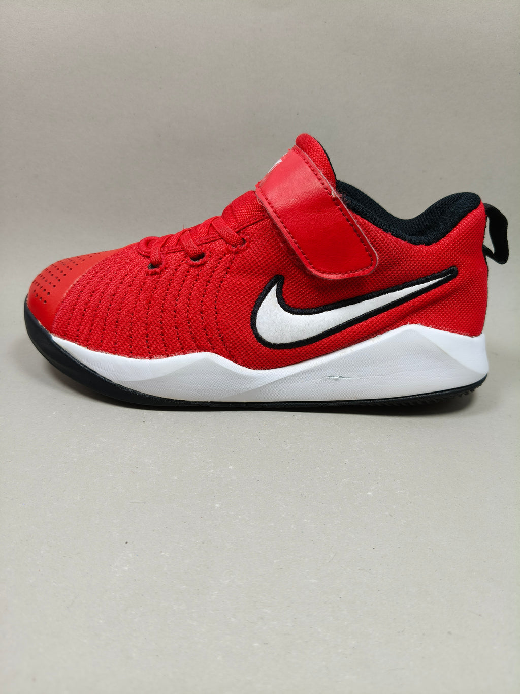Nike Team Hustle . Size : EUR  35 | Excellent+