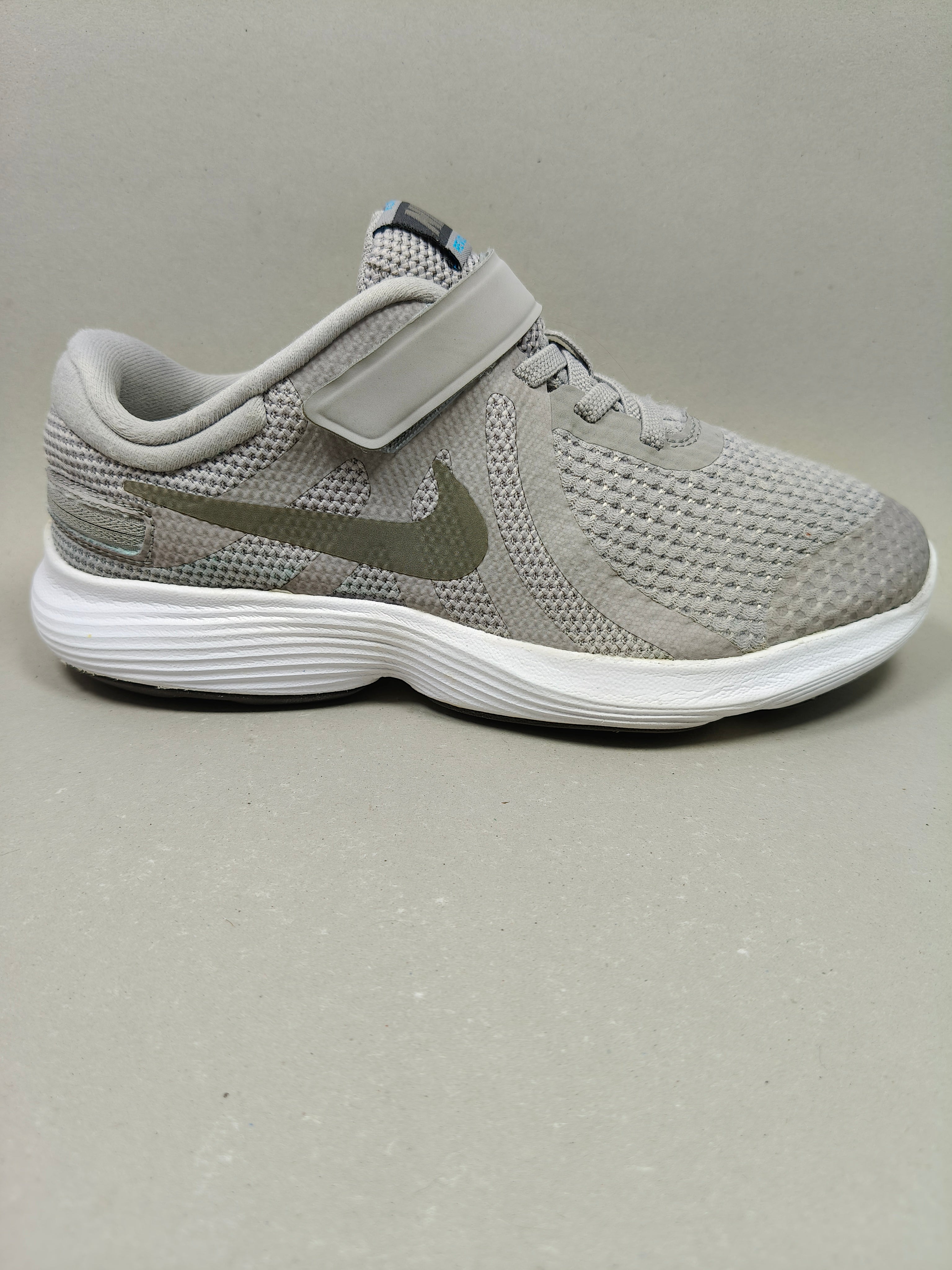 Nike Revolution . Size  : EUR  35 | Excellent+