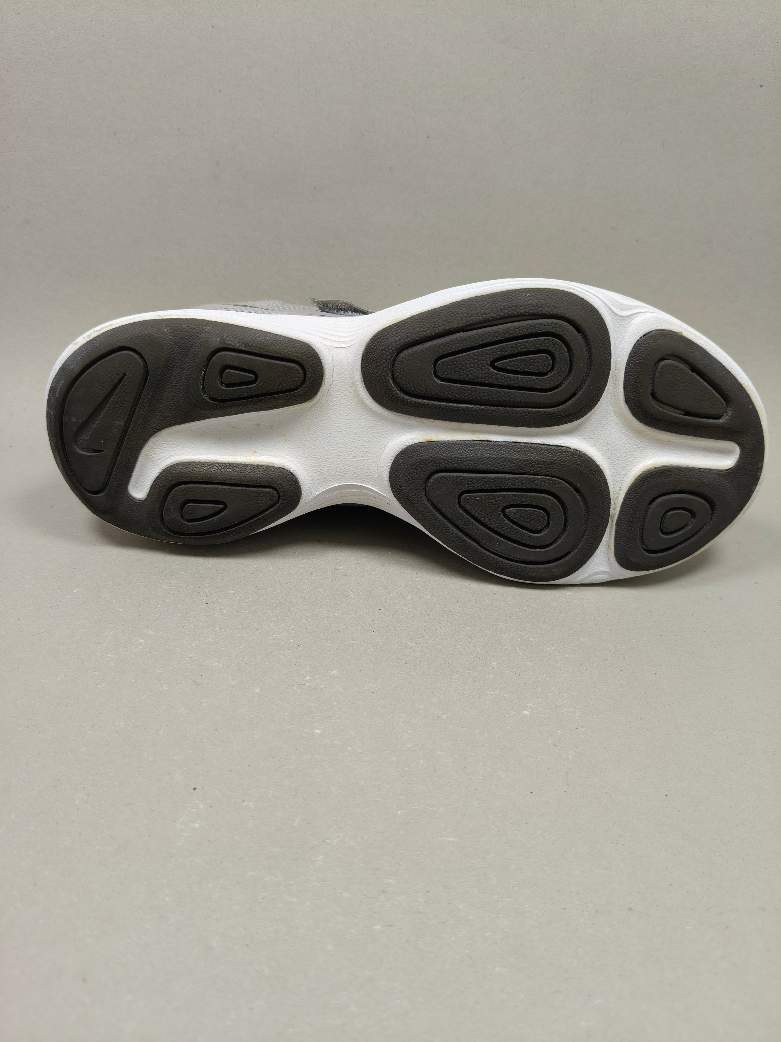 Nike Revolution . Size  : EUR  35 | Excellent+