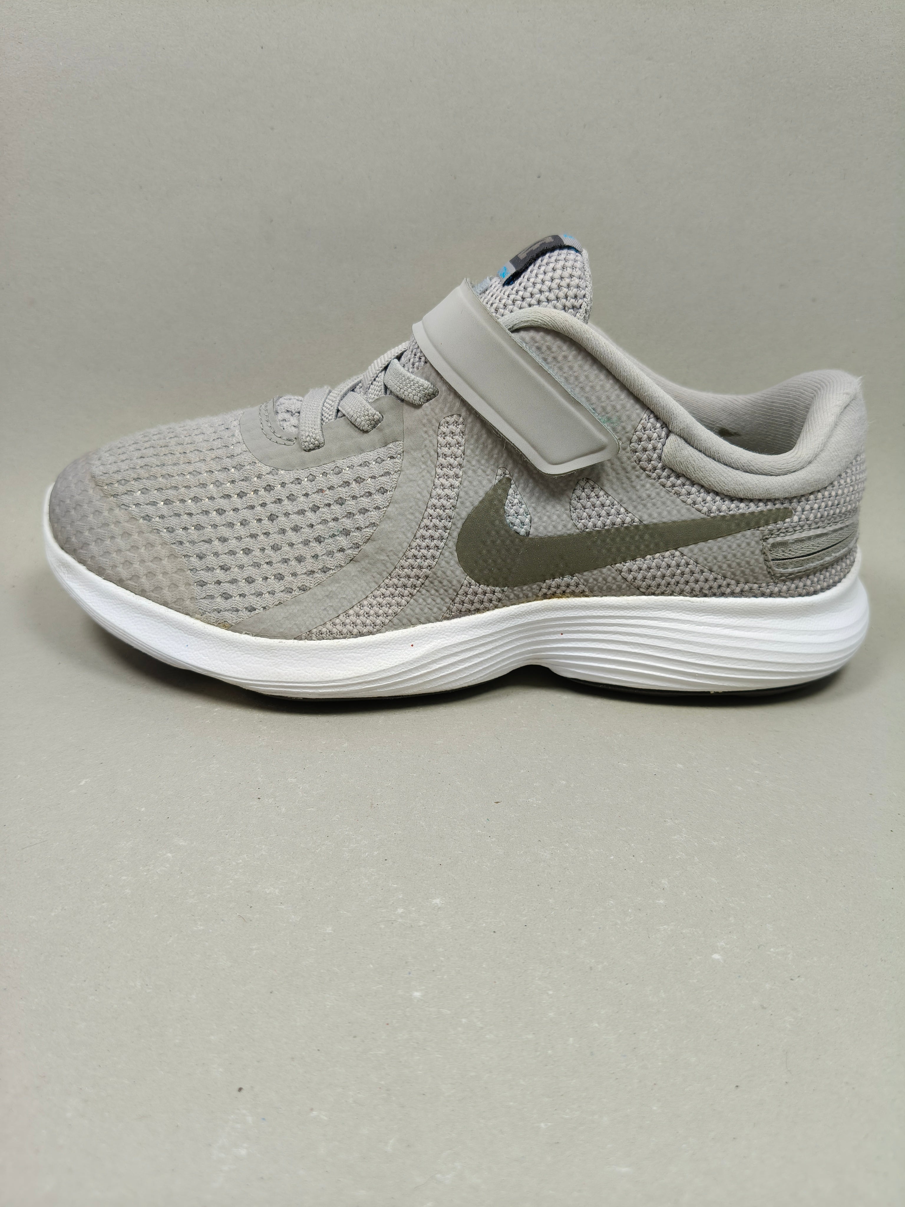 Nike Revolution . Size  : EUR  35 | Excellent+