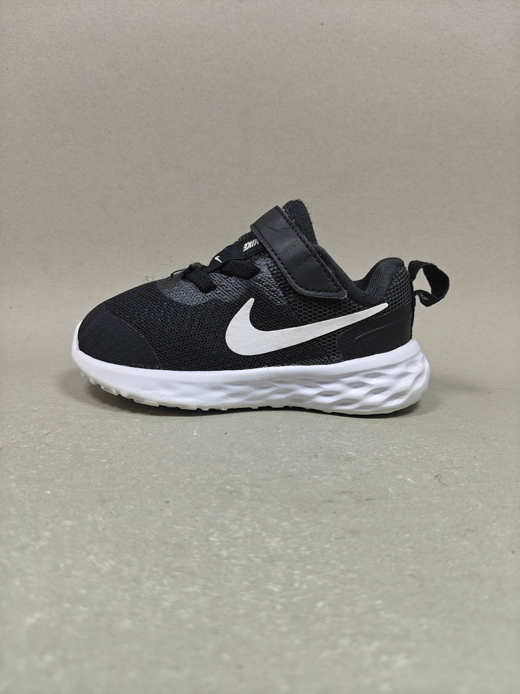 Nike Revolution . Size : EUR  22 | Premium