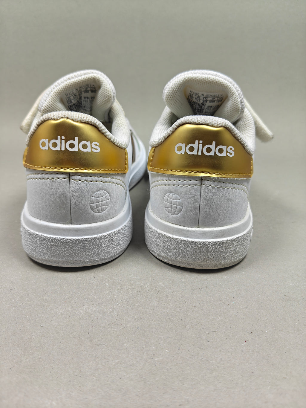 Adidas Grand Court . Size : EUR  30 | Premium